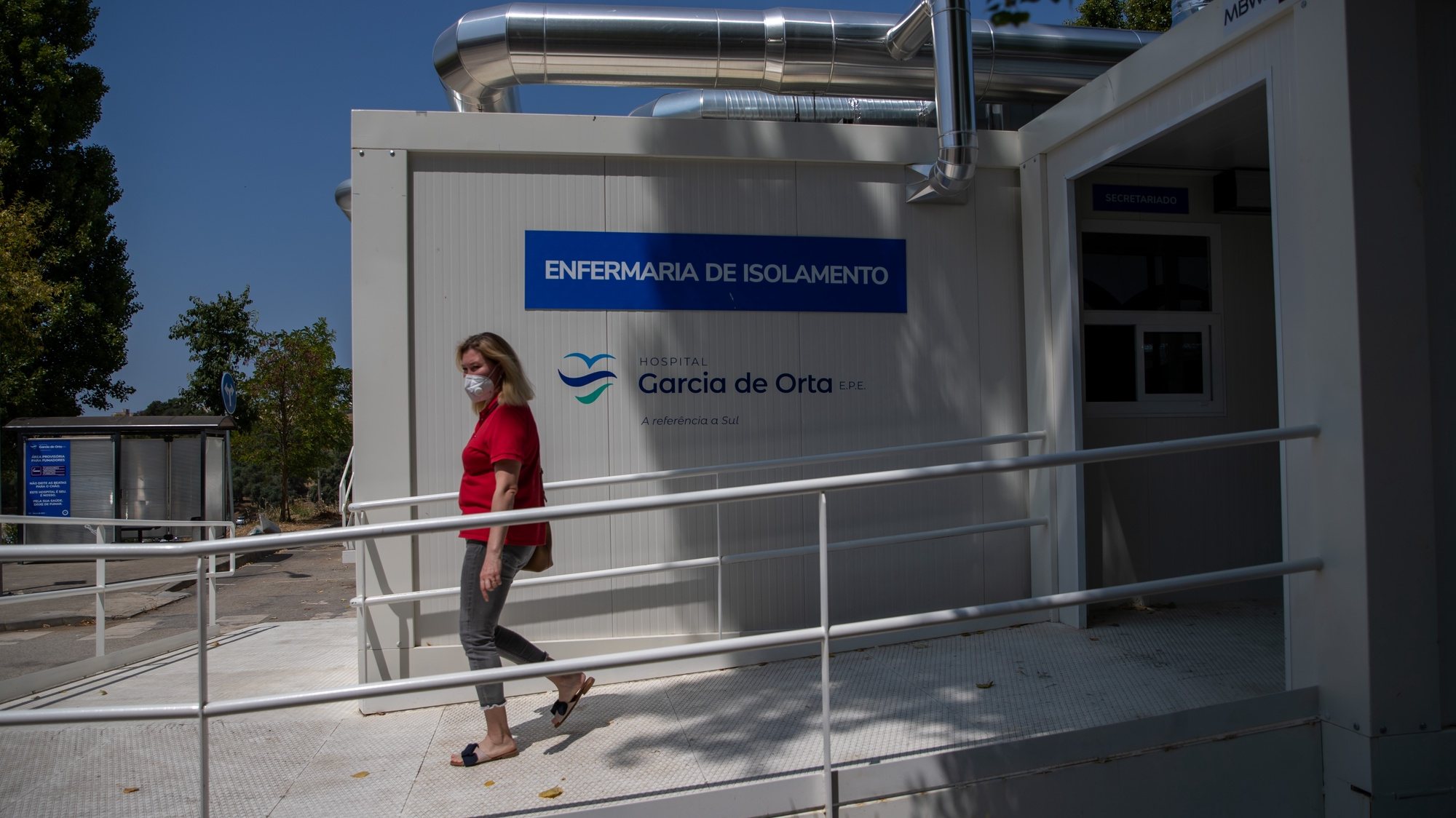 Exterior da Enfermaria de isolamento do Hospital Garcia de Orta qye recebe pacientes infectados com a Covid-19, em Almada, 21 de julho de 2021. JOSÉ SENA GOULÃO/LUSA (ACOMPANHA TEXTO DE 24/07/2021)