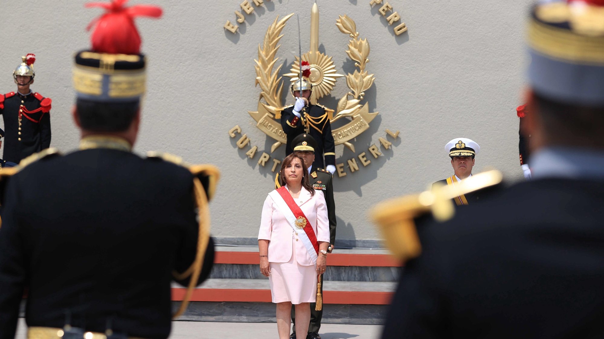epa10357847 A handout photo made available by the Peruvian Presidency shows the President of Peru Dina Boluarte (C) attends a ceremony commemorating the Battle of Ayacucho on Army Day in Lima, Peru, 09 December 2022. Boluarte led the ceremony at the Army headquarters in Lima and offered her respects to those who fell in that battle, crucial for the independence of Peru.  EPA/PRESIDENCY OF PERU HANDOUT MANDATORY CREDIT HANDOUT EDITORIAL USE ONLY/NO SALES