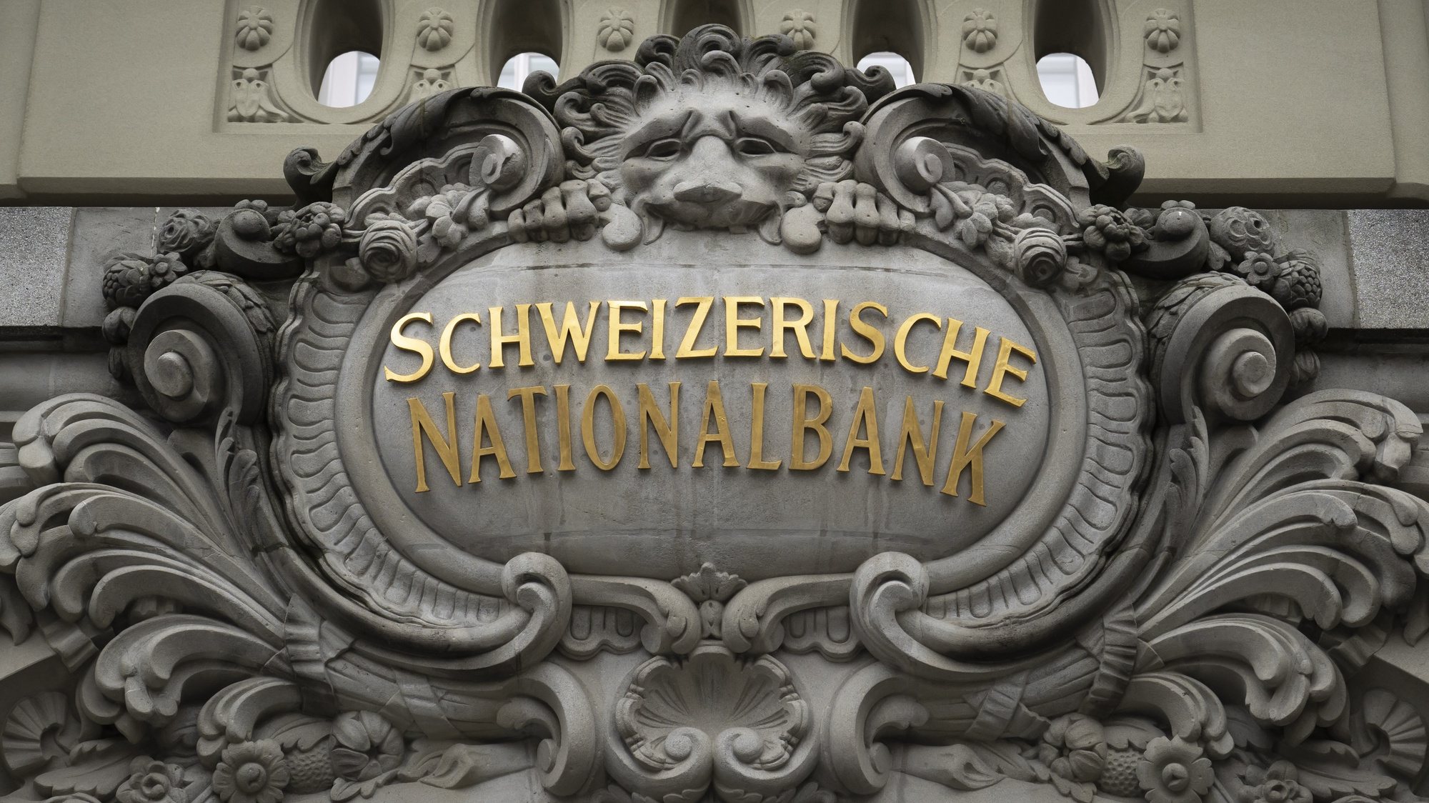 epa10366720 The facade of the Swiss National Bank SNB at the Federal square (Bundesplatz) prior to an end-of-year press conference of the Bank in Bern, Switzerland, 15 December 2022.  EPA/ANTHONY ANEX