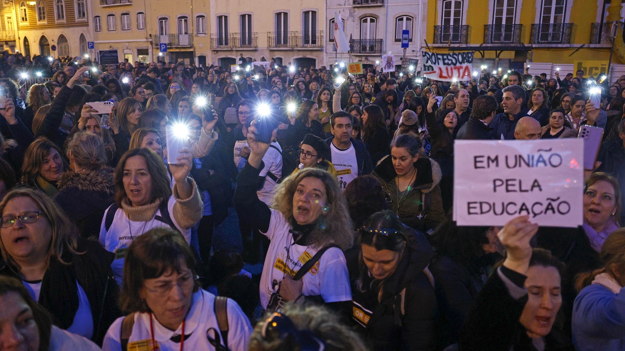 A teacher holds a banner with the words &quot;Union for education&quot; during a teachers protest in front of the Portuguese Parliament during a demonstration called by S.TO.P. (All Teachers Union), in Lisbon, Portugal, 17 December 2022. ANTÓNIO PEDRO SANTOS/LUSA