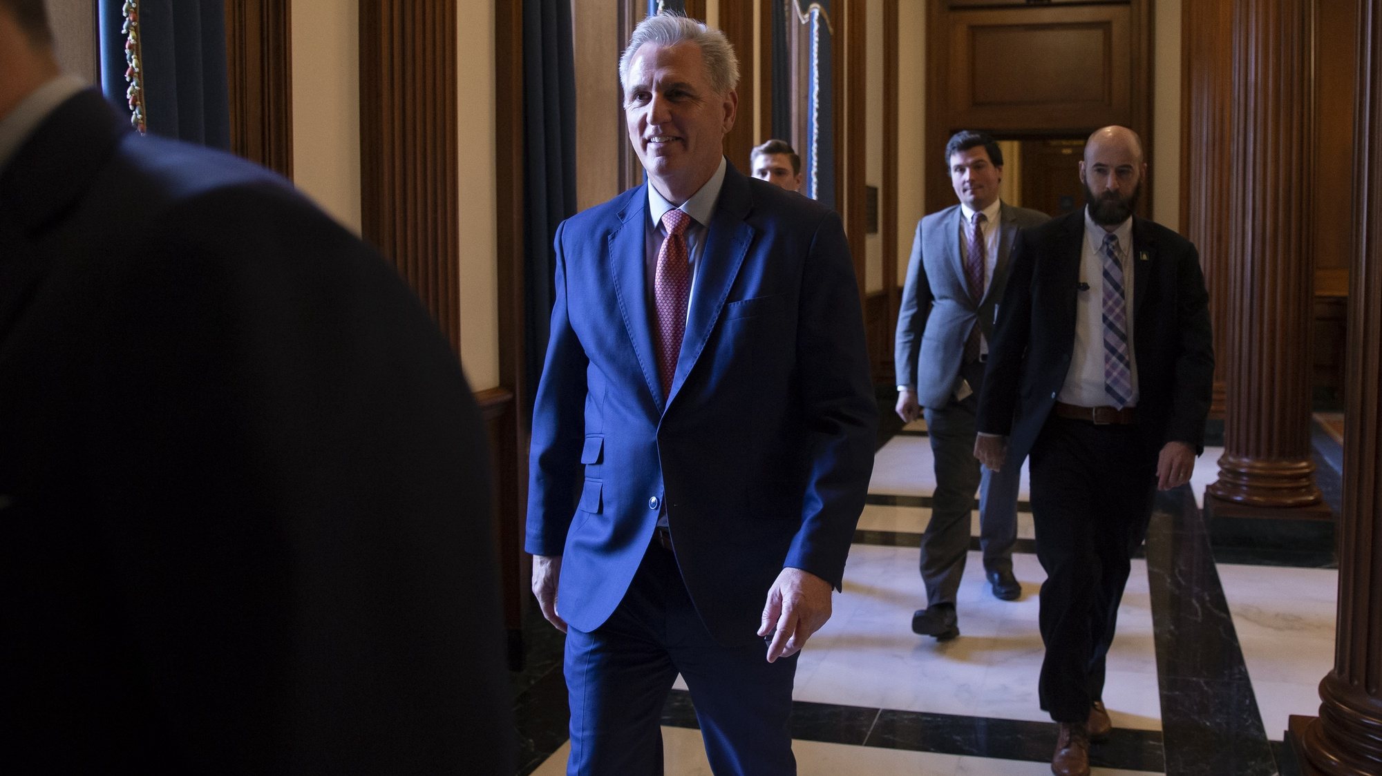 epa10377347 US House Minority Leader Kevin McCarthy (C) walks from the US House chamber to his office as the House works on the omnibus bill, on Capitol Hill in Washington, DC, USA, 23 December 2022. Before leaving for Christmas, the US House of Representatives passed a 1.7 trillion USD omnibus package that funds the federal government for the full 2023 fiscal year, averting a partial shutdown of the federal government.  EPA/MICHAEL REYNOLDS