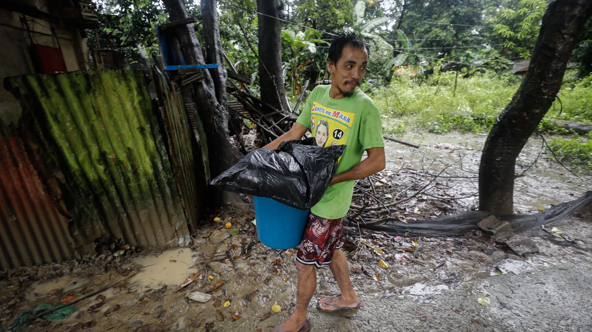 epa10272507 A resident carries his belongings on his way to an evacuation center to avoid possible floods due to Typhoon Nalgae in a riverside community in Quezon City, Metro Manila, Philippines, 29 October 2022. Data from the National Disaster Risk Reduction and Management Council (NDRRMC) showed that 45 people died from the effects of Typhoon Nalgae as of 29 October. Tracking by the countryâ€™s weather bureau places the typhoon in the southern Luzon region moving in a west southwestward direction.  EPA/ROLEX DELA PENA