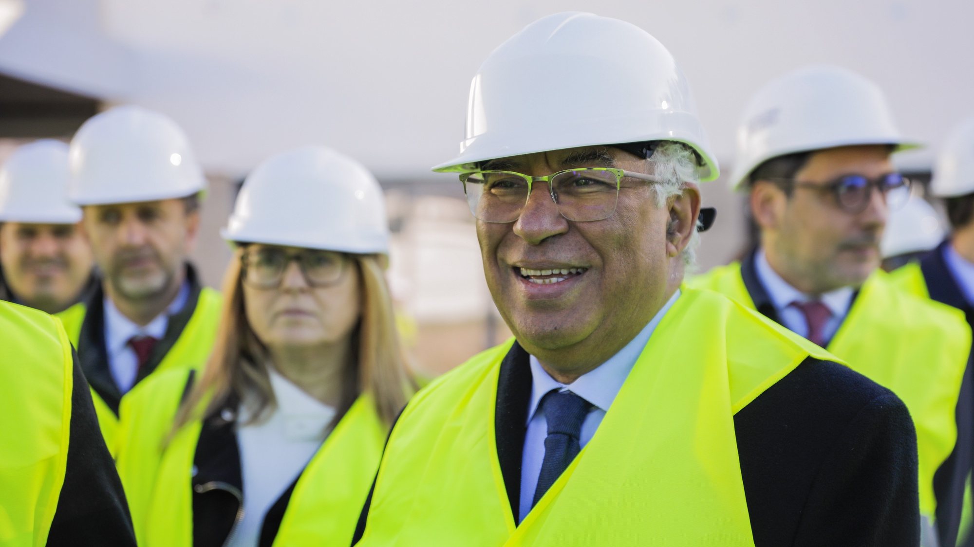 O primeiro-ministro António Costa (2D) visita as obras do centro de Saúde de Parceiros no âmbito do arranque de um Roteiro Plano de Recuperação e Resiliência (PRR), em Leiria, 4 de janeiro de 2023. PAULO CUNHA/LUSA