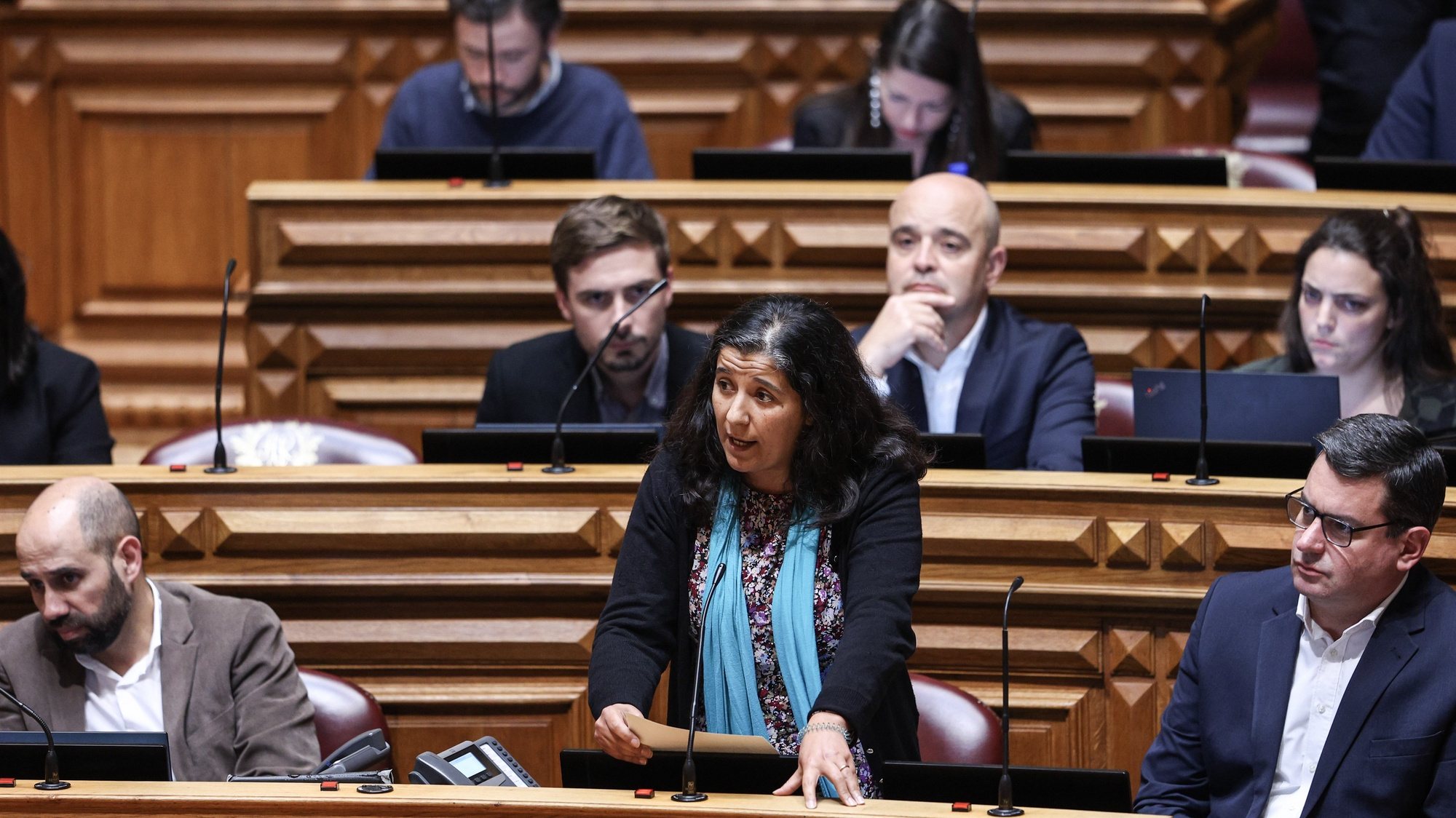 A deputada do PCP, Paula Santos, intervém no debate parlamentar sobre política geral, esta tarde na Assembleia da República, em Lisboa, 11 de janeiro de 2023. MIGUEL A. LOPES/LUSA