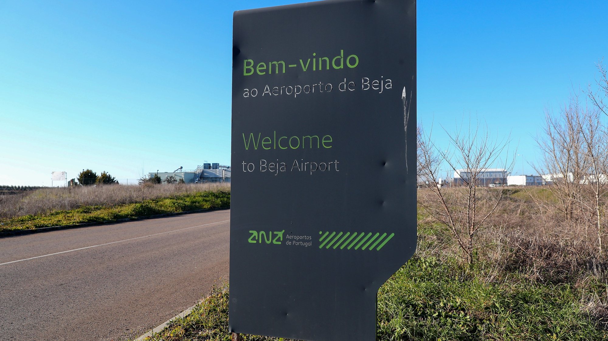 Placa informativa do Aeroporto de Beja, 21 de janeiro de 2021. NUNO VEIGA/LUSA