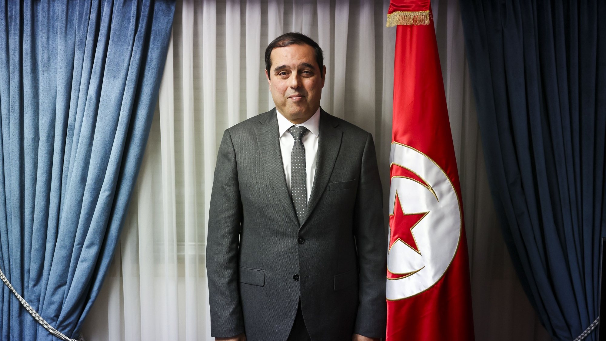 O embaixador da Tunísia em Portugal, Mounir Ben Rjiba, em entrevista à Lusa, na Embaixada da Tunísia, em Lisboa, 02 de fevereiro de 2023. (ACOMPANHA TEXTO DE 04 FEVEREIRO 2023) JOSÉ SENA GOULÃO/LUSA