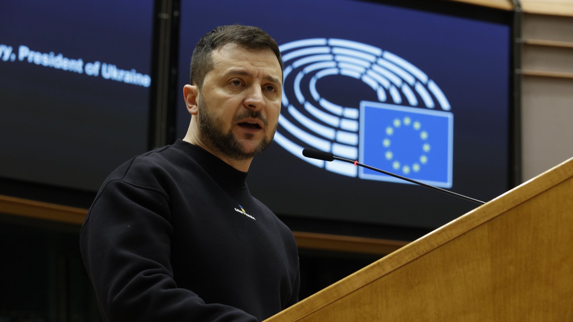 epa10456291 Ukraine&#039;s President Volodomyr Zelensky delivers an address to members of the European Parliament (MEPs) at the European Parliament in Brussels, Belgium, 09 February 2023. Zelensky addressed the European Parliament ahead of a special meeting with EU leaders.  EPA/JULIEN WARNAND