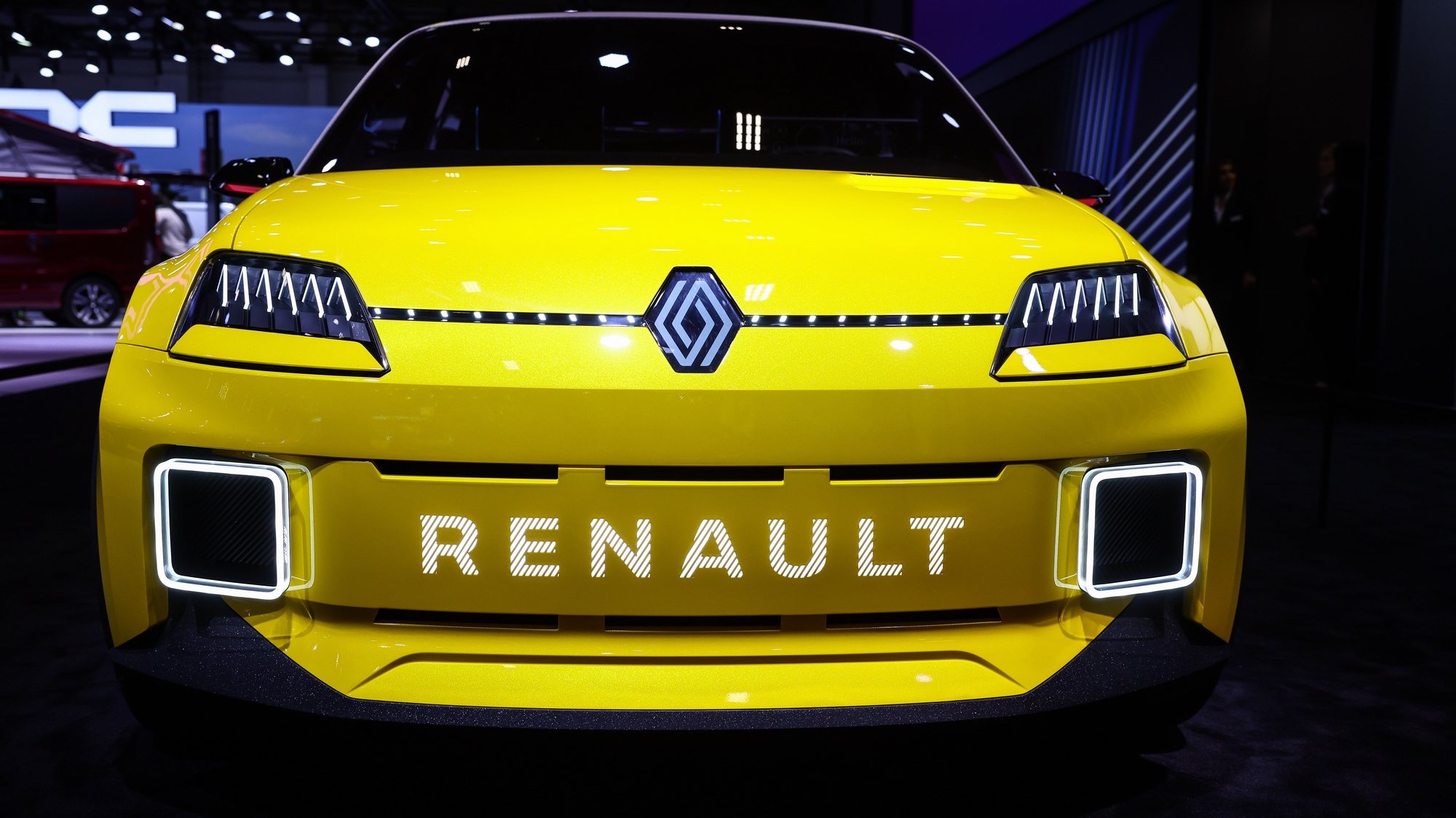 epa10403154 A Renault R5 hybrid by French carmaker Renault is displayed during the inauguration of the Brussels Motor Show 2023, in Brussels, Belgium, 13 January 2023. The 100th edition of the Autosalon at the Brussels Expo will run from 14 to 22 January 2023.  EPA/STEPHANIE LECOCQ