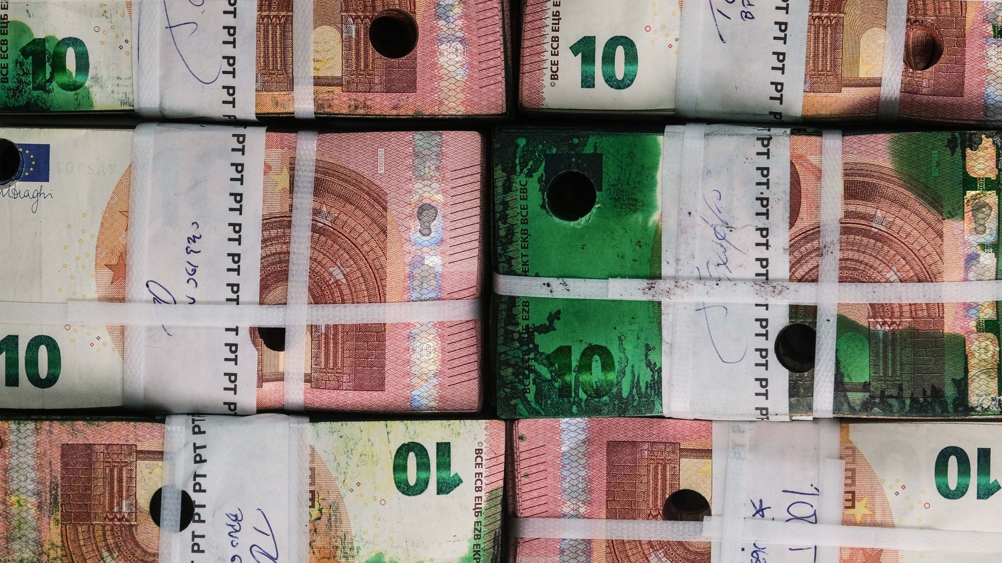 Dinheiro danificado na área de valorização de notas, no complexo do Banco de Portugal, no Carregado, 2 de junho de 2022. (ACOMPANHA TEXTO DO DIA 12 JUNHO 2022) MÁRIO CRUZ/LUSA