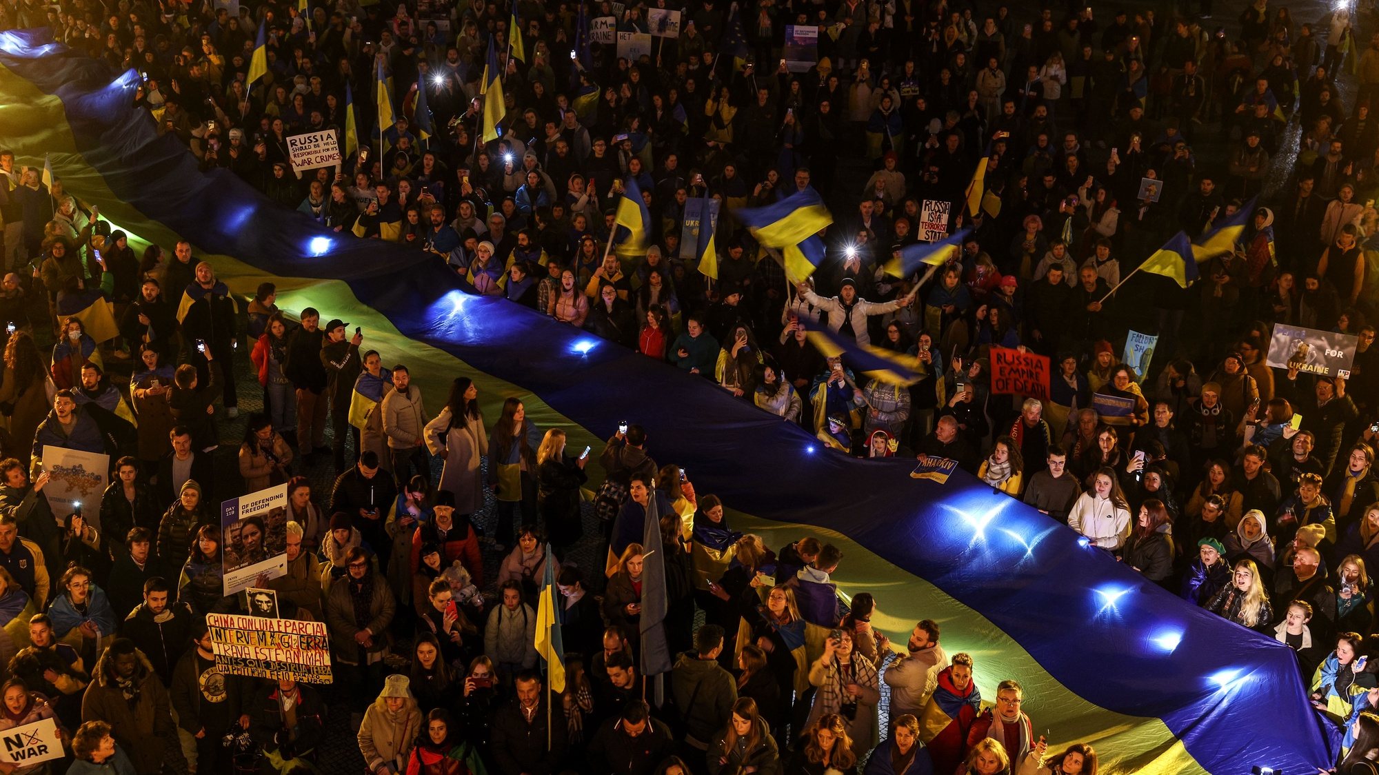 Concentração de ucranianos em Portugal para homenagear o povo português, que esteve ao lado da Ucrânia desde as primeiras horas da guerra, na Praça do Município, Lisboa, 24 de fevereiro de 2023. TIAGO PETINGA/LUSA