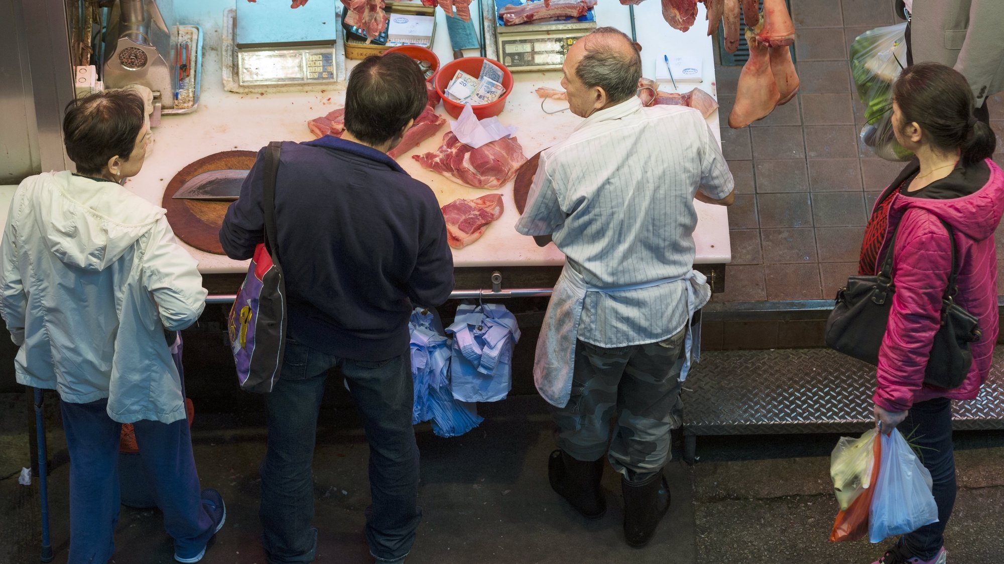 epa05862861 Patrons buy meat from a butcher stall in Hong Kong, China, 22 March 2017. Hong Kong&#039;s Center for Food Safety stated that imports of frozen and chilled meat as well as poultry from Brazil would be temporarily suspended with immediate effect as a precautionary measure due to recent reports of the sale and export of rotten meat by some of Brazil&#039;s largest meat producers.  Hong Kong Health officials confirmed on 22 March that a number of Brazilian processing plants implicated in a meat scandal in Brazil had supplied products to Hong Kong.  EPA/JEROME FAVRE