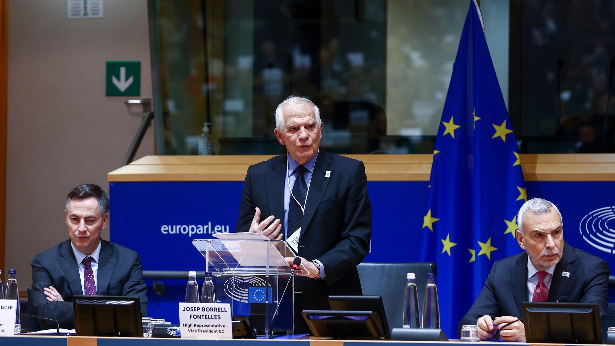 epa10534634 Josep Borrell (C), High Representative of the Union for Foreign Affairs and Security Policy, speaks during the first edition of the Shuman Security and Defence Forum organized by the European Union External Action (EEAS) at the European Parliament in Brussels, Belgium, 21 March 2023.  EPA/STEPHANIE LECOCQ