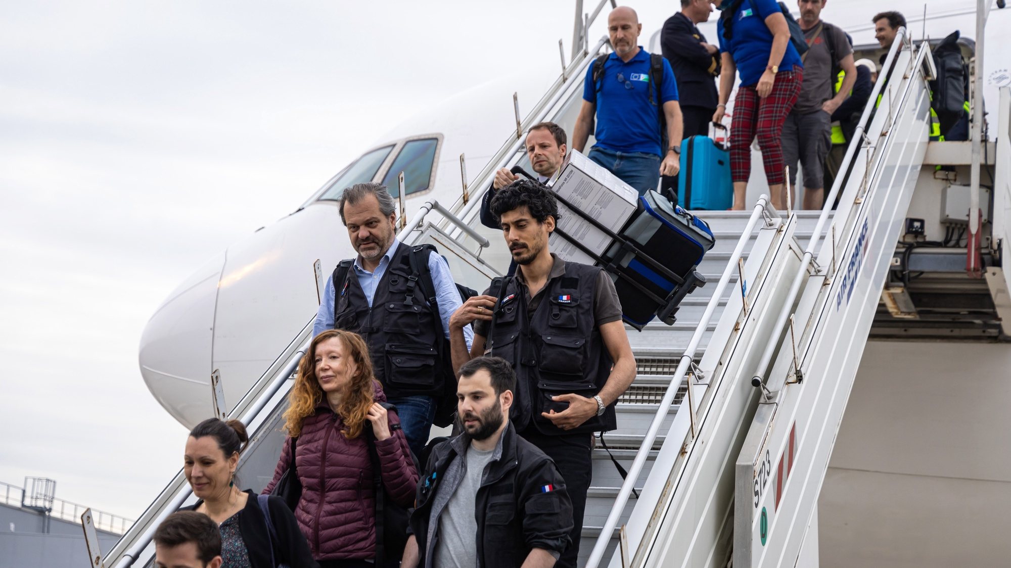 epa10591805 Passengers disembark from a plane in Roissy airport, near Paris, France 26 April 2023. 245 passengers, mostly French and European nationals, that were evacuated from Sudan landed in Paris in an Air France flight from Djibouti.  EPA/CHRISTOPHE PETIT TESSON