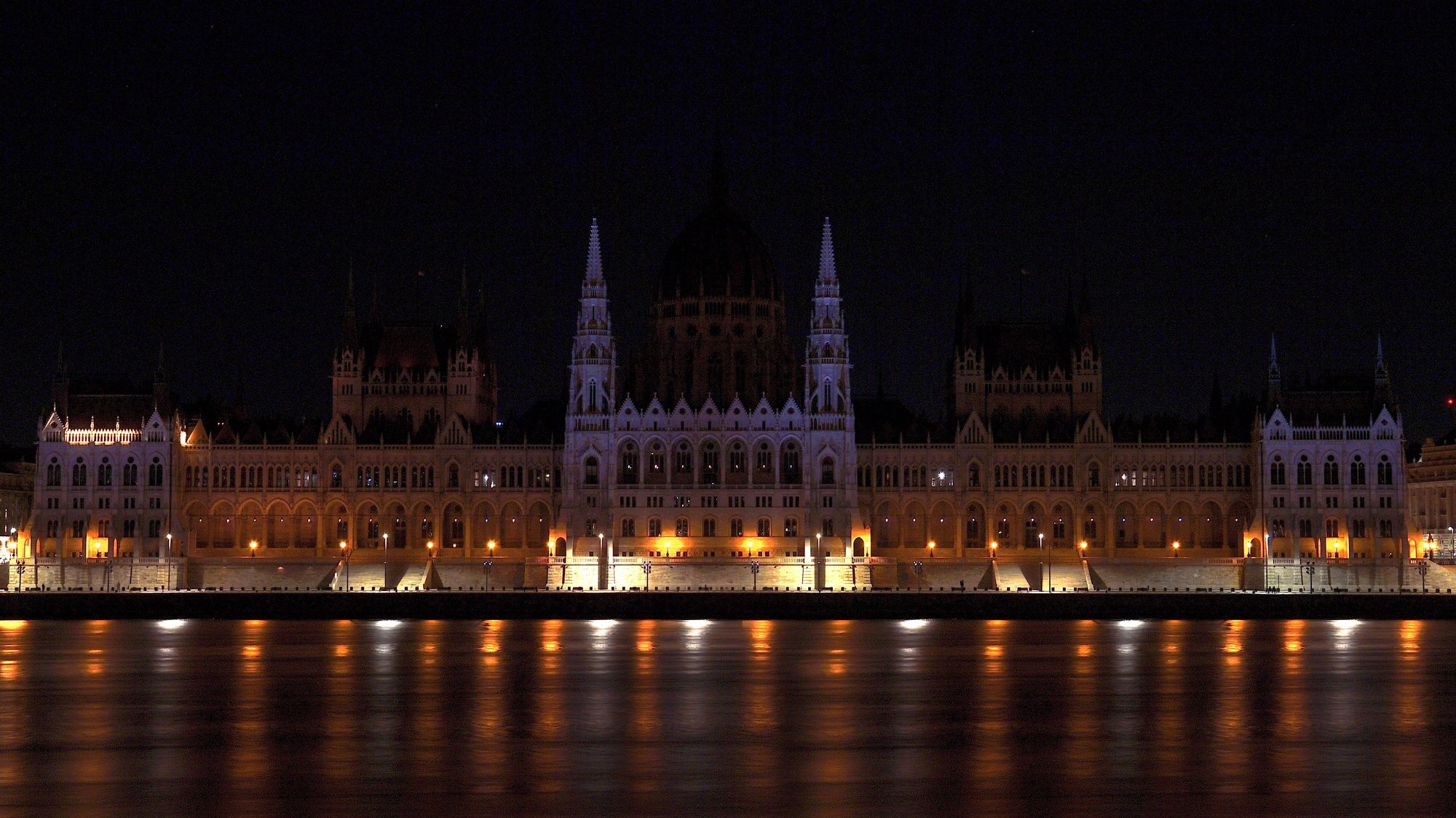 epa10543873 The House of Parliament after turning off its illumination lights to mark Earth Hour in Budapest, Hungary, 25 March, 2023. (issued 26 March 2022). Earth Hour is an annual event held on the last Saturday of March and organized by the WWF World Wide Fund for Nature in which lights are switched off in major cities around the world to draw attention to energy consumption and its environmental effects.  EPA/Peter Lakatos HUNGARY OUT