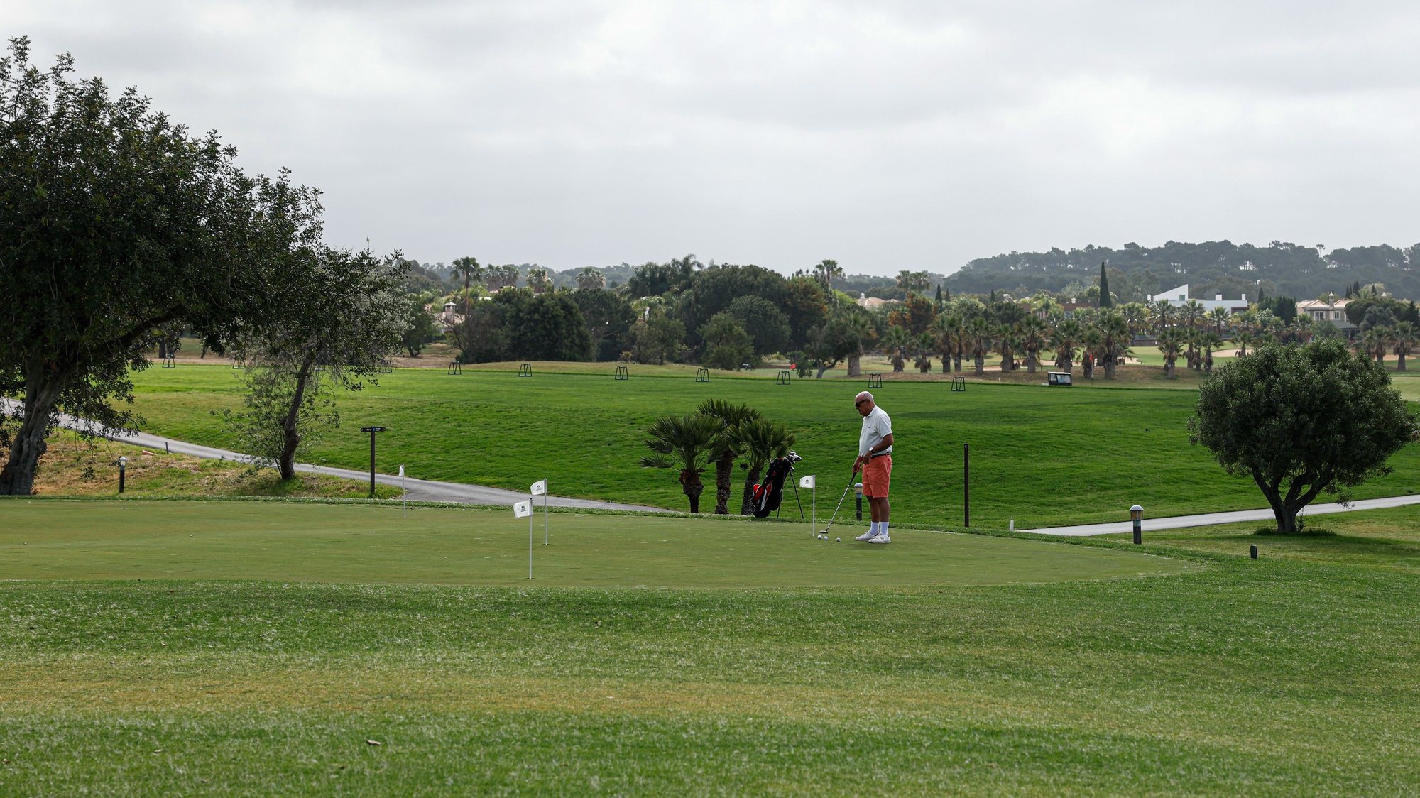 Campos de golfe no Algarve têm sistemas de regra altamente modernos que permitem nas gastar qualquer gota de água que não seja absolutamente necessária, no campo Dom Pedro Millennium golfe course, em Vilamoura, Loulé, 03 de maio de 2023. (ACOMPANHA TEXTO DA LUSA DO DIA 08 DE MAIO DE 2023). LUÍS FORRA/LUSA