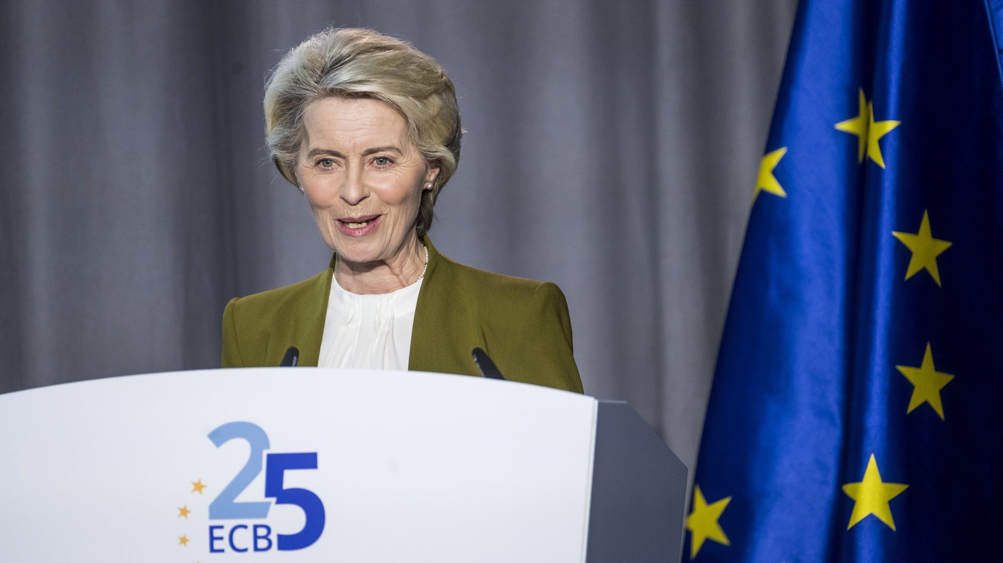 epa10651286 The President of the European Commission Ursula von der Leyen speaks during the celebrations of the 25th anniversary of the European Central Bank (ECB) in Frankfurt, Germany, 24 May 2023. The ECB began work in 1998 in preparation for the introduction of Europe&#039;s single currency, the Euro, which took place a year later.  EPA/THOMAS LOHNES / POOL