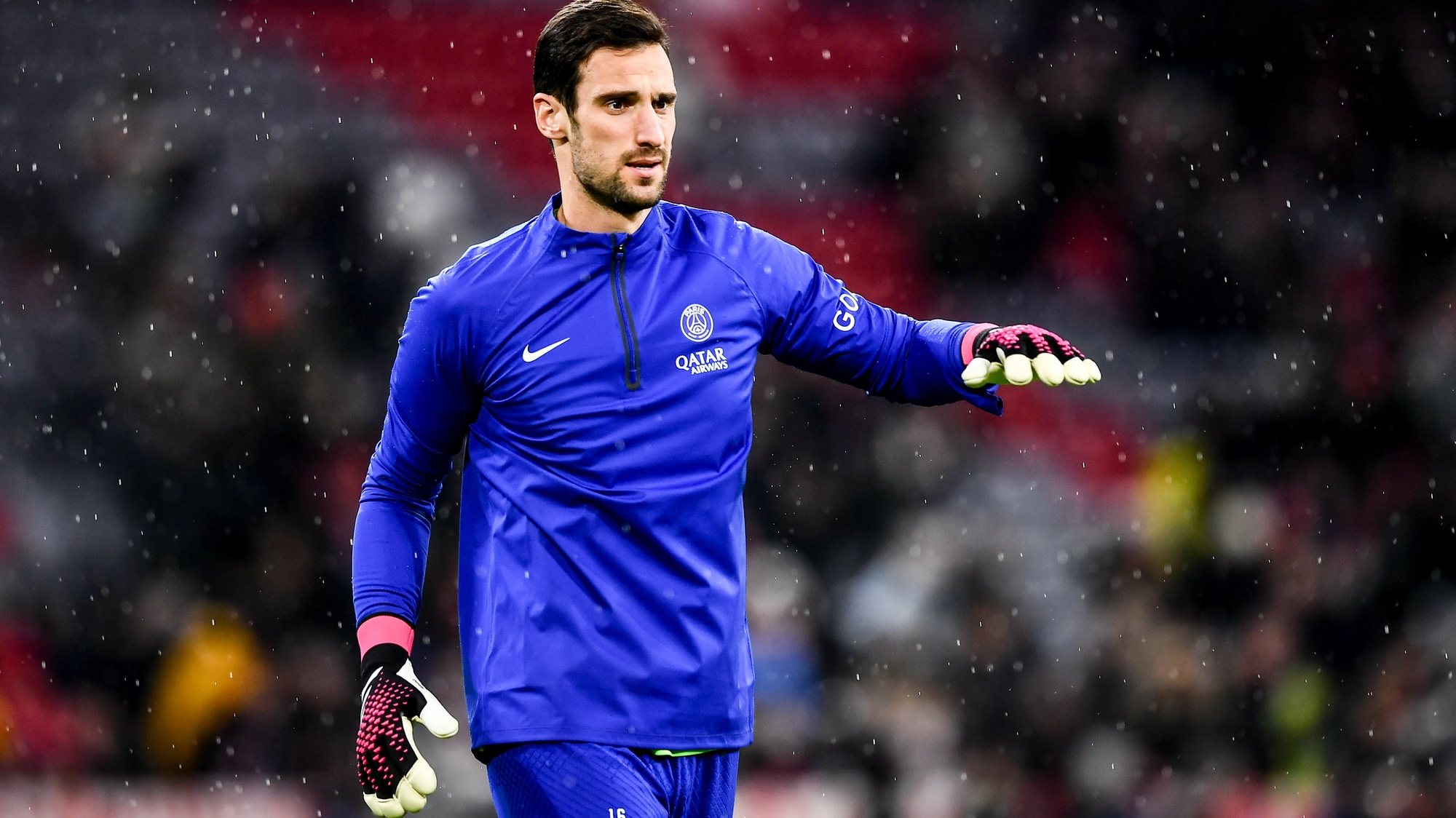 epa10509996 Goalkeeper Sergio Rico of Paris Saint-Germain warms up prior to the UEFA Champions League Round of 16, 2nd leg match between Bayern Munich and Paris Saint-Germain in Munich, Germany, 08 March 2023.  EPA/ANNA SZILAGY