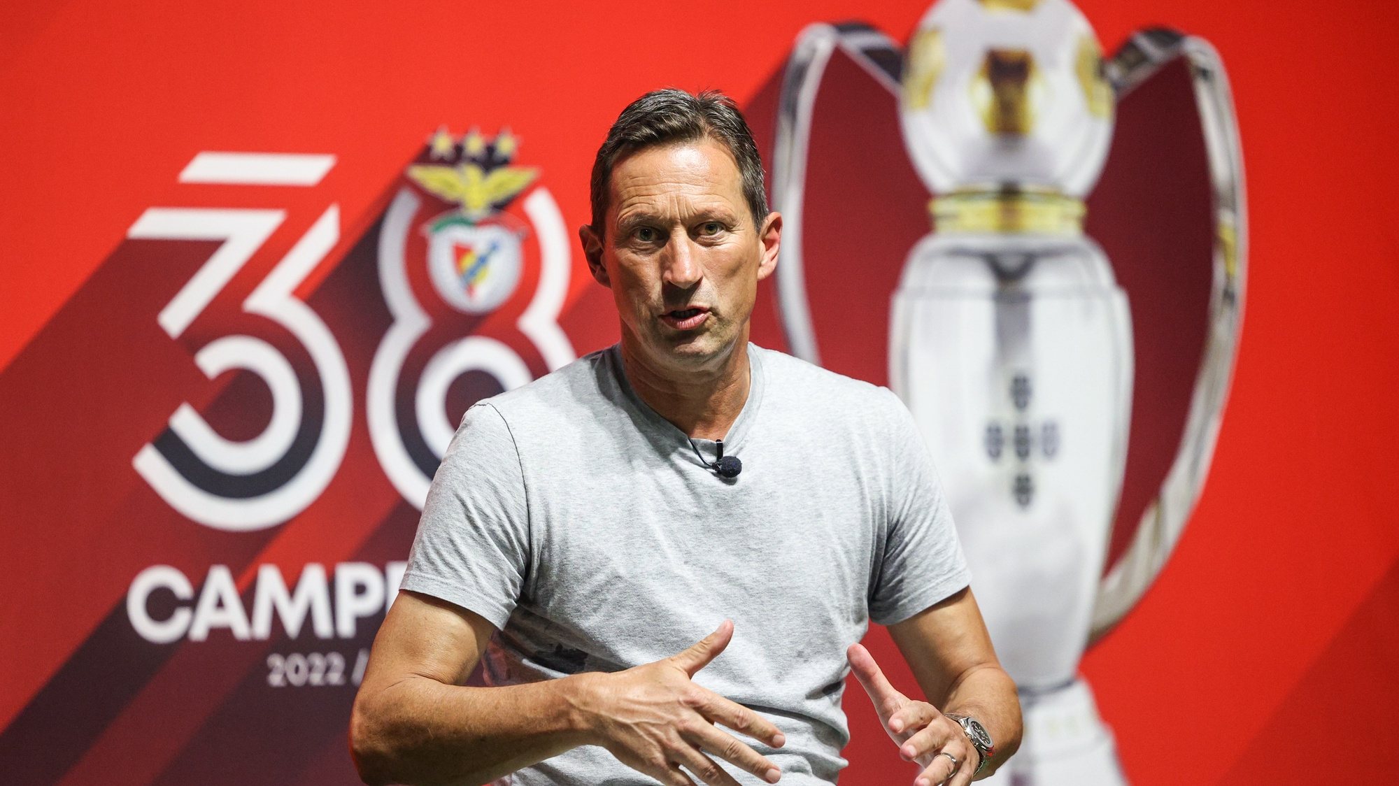 epa10660483 Benfica head coach Roger Schmidt talks to the Portuguese press one day after winning the Portuguese First League Soccer Championship 38th title for Benfica at Benfica training campus in Seixal, Portugal, 28 May 2023.  EPA/MIGUEL A. LOPES