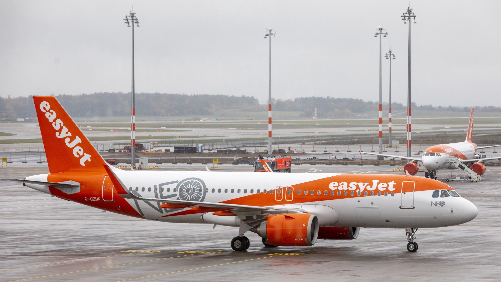 epa08788741 Aircraft of airline Easyjet arrives at Berlin&#039;s airport &quot;Berlin Brandenburg Airport Willy Brandt&quot;, during the opening on the first day of operation for the new BER Berlin Brandenburg Airport on October 31, 2020 in Schoenefeld, Germany. The new airport incorporates former Schoenefeld airport as its Terminal 5 and also replaces Tegel Airport, which will close in coming days. Berlin Brandenburg Airport was originally scheduled to open in 2011 but was stricken by design flaws, corruption scandals, legal wranglings and failed technical audits. The airport will serve Berlin and the surrounding region.  EPA/Maja Hitij / POOL