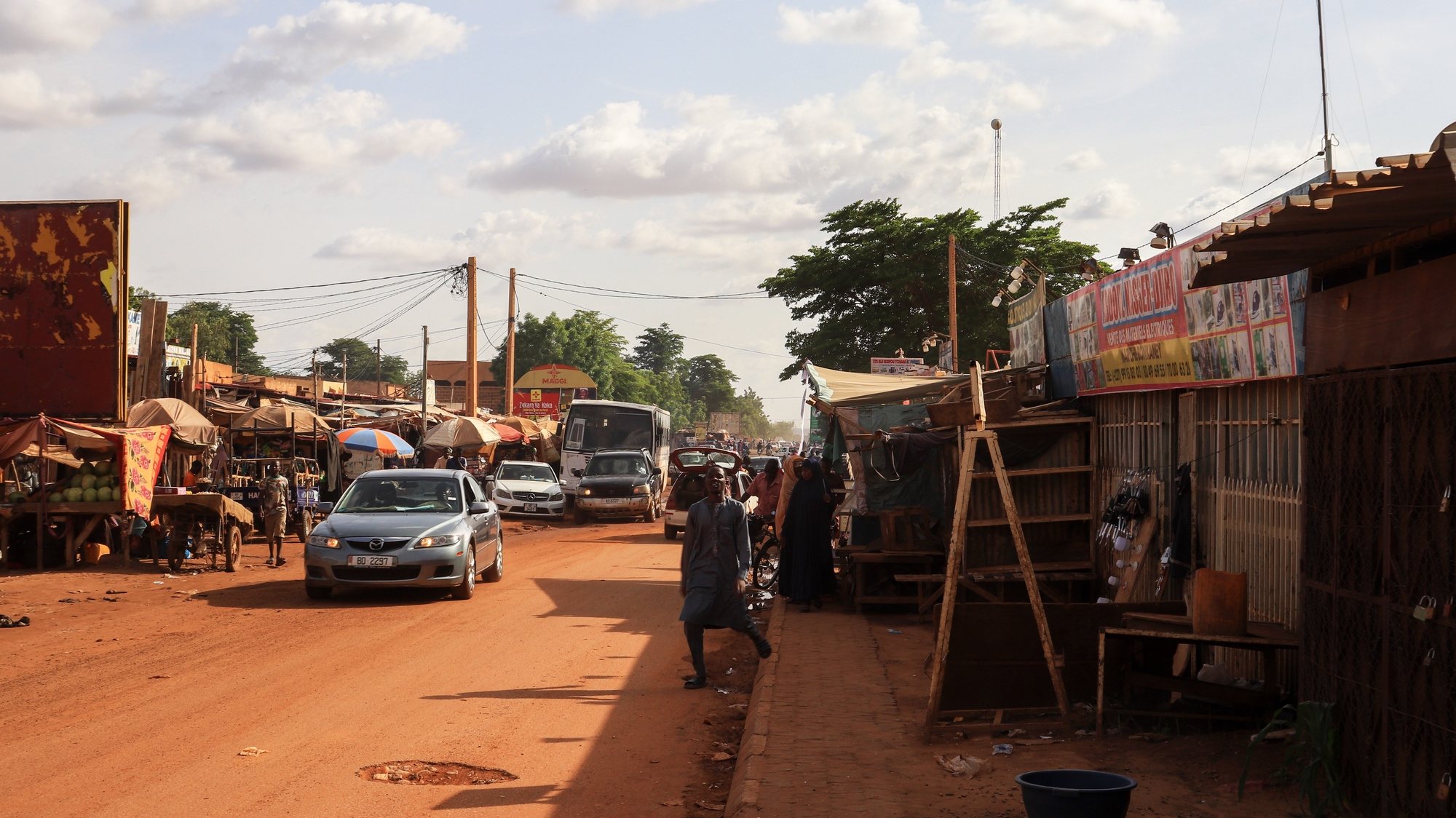 epa10775900 Cars drive past a street a market in Niamey, Niger, 29 July 2023. The city was calm after General Abdourahamane Tchiani, head of the Presidential Guard since 2011, was declared the new leader of Niger, after a coup against democratically elected President Mohamed Bazoum on 26 July.  EPA/ISSIFOU DJIBO