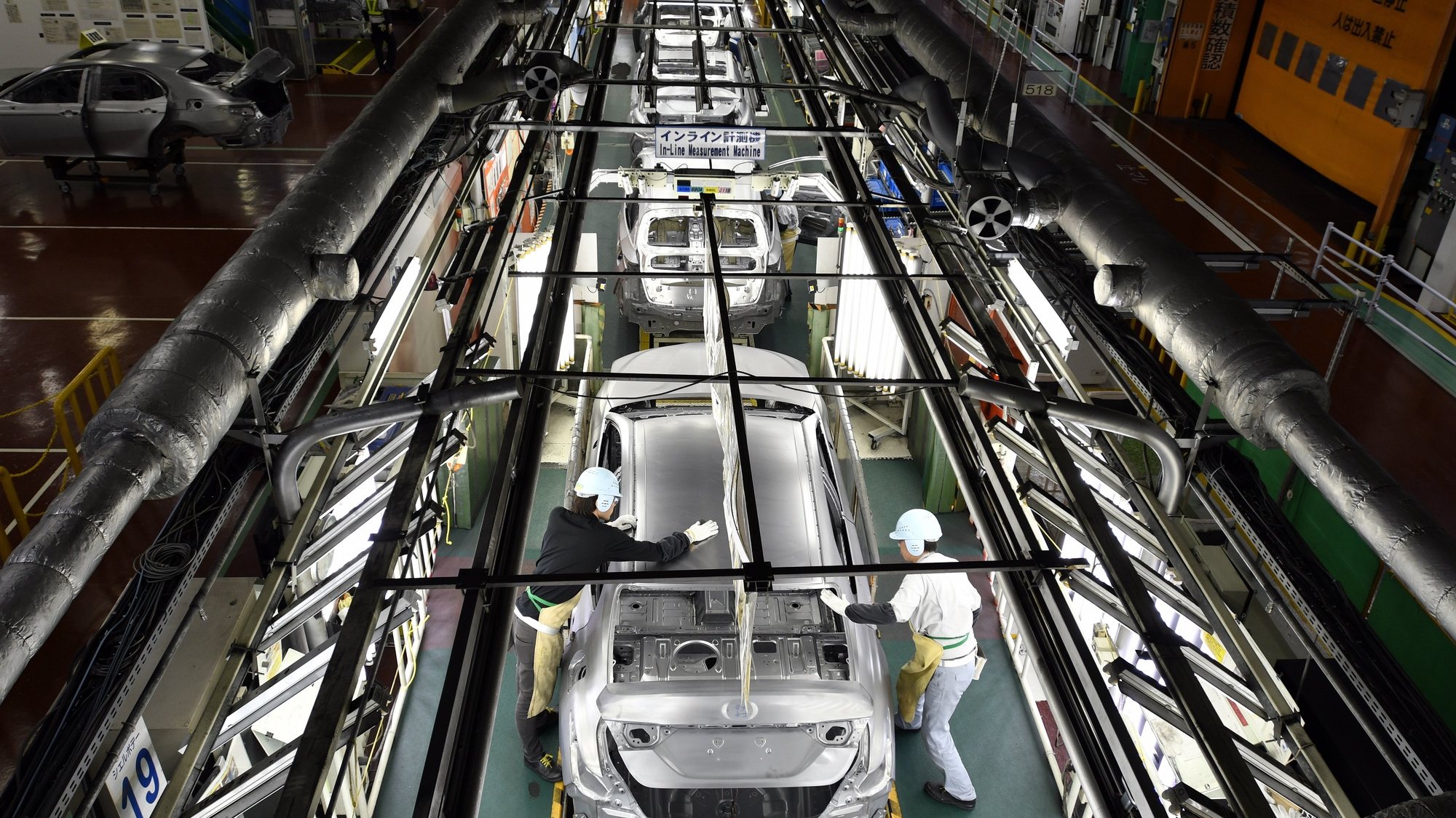 epa10826362 (FILE) - Workers check the surface of vehicles at the Toyota Tsutsumi car assembly plant in Toyota, near Nagoya, central Japan, 08 December 2017 (reissued 29 August 2023). Toyota Motor Corporation announced on 29 August 2023 that production lines at 12 plants in Japan had been shut down since the morning due to a failure in the automaker&#039;s computer system managing parts orders. Additional lines at two other plants are also scheduled to stop production in the evening, causing the suspension of all vehicle production in Japan. The cause is under investigation.  EPA/FRANCK ROBICHON