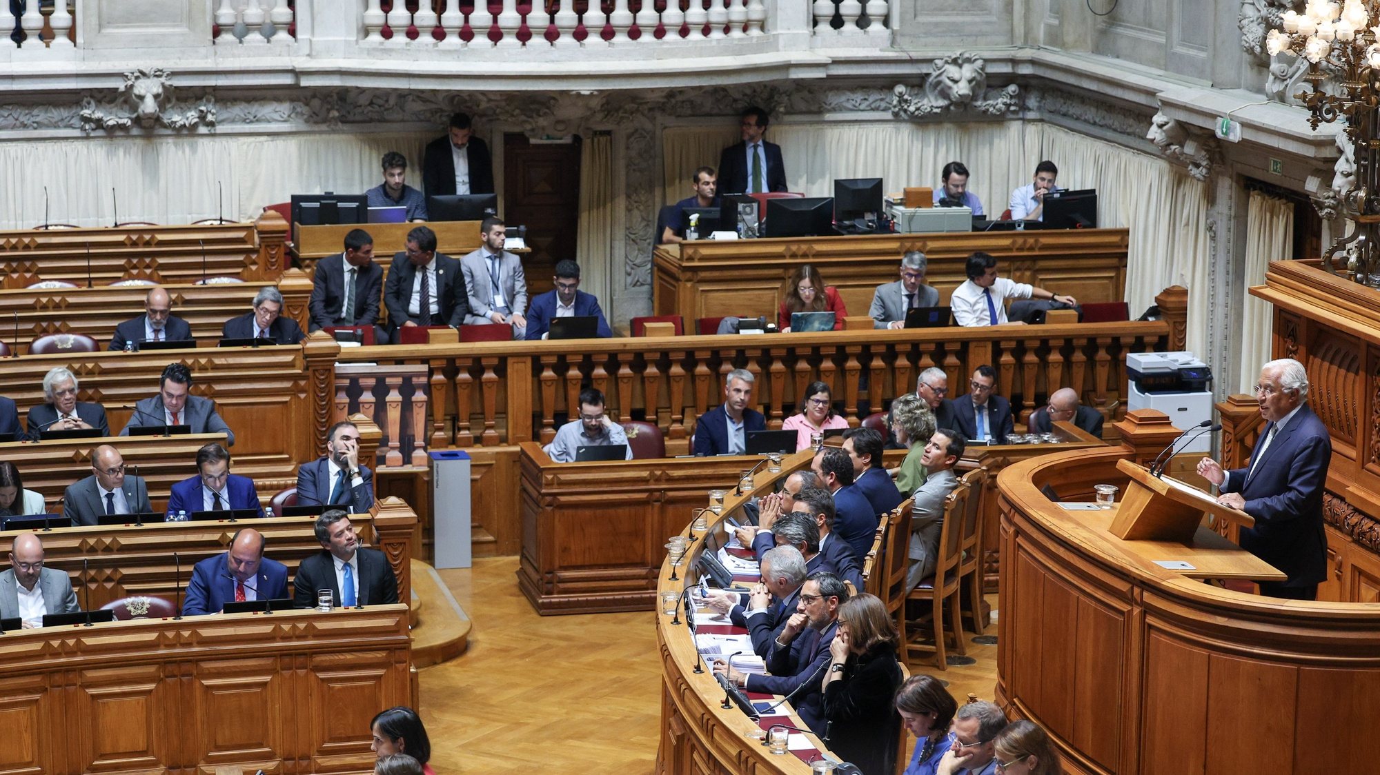 O primeiro-ministro, António Costa (D), intervém durante o debate da Moção de censura ao Governo, apresentada pelo Chega, que decorre na Assembleia da República, em Lisboa, 19 de setembro de 2023. ANTÓNIO COTRIM/LUSA