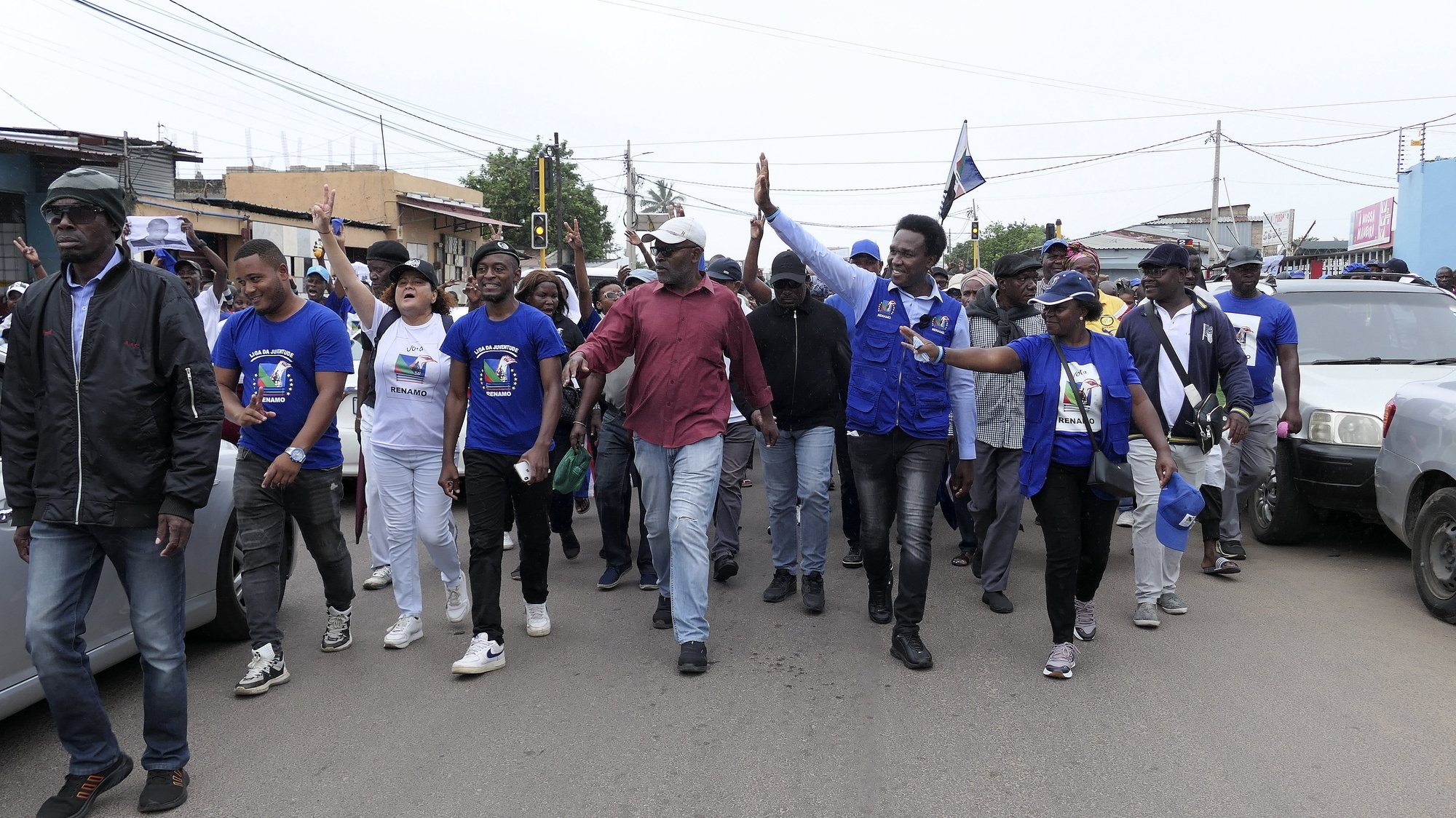 Centenas de simpatizantes da Renamo saíram hoje às ruas em Maputo para reafirmar alegada “vitória” nas eleições autárquicas, na última marcha deste ano das contestações promovidas pelo partido contra a suposta megafraude na votação de 11 de outubro, Maputo, Moçambique, 16 de dezembro de 2023. ESTEVÃO CHAVISSO/LUSA