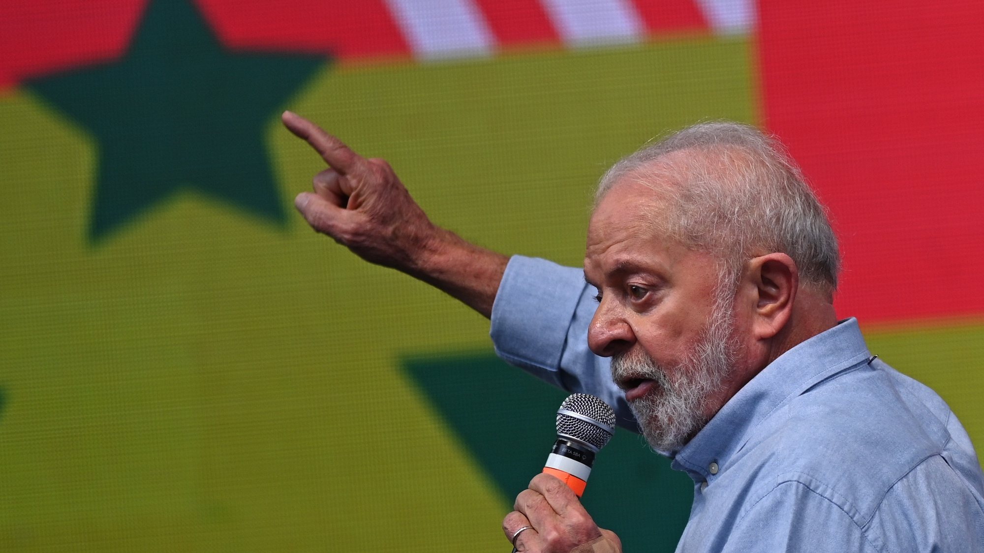 epa11041373 The President of Brazil, Luiz Inacio Lula da Silva, speaks during the Christmas celebration of recyclers and homeless people at the recycling cooperative fair at the Mane Garrincha Stadium in Brasilia, Brazil, 22 December 2023. Da Silva celebrated an early Christmas with thousands of collectors of recyclable materials and renewed his commitment to &#039;the recovery of the dignity of the poorest people.&#039;  EPA/Andre Borges