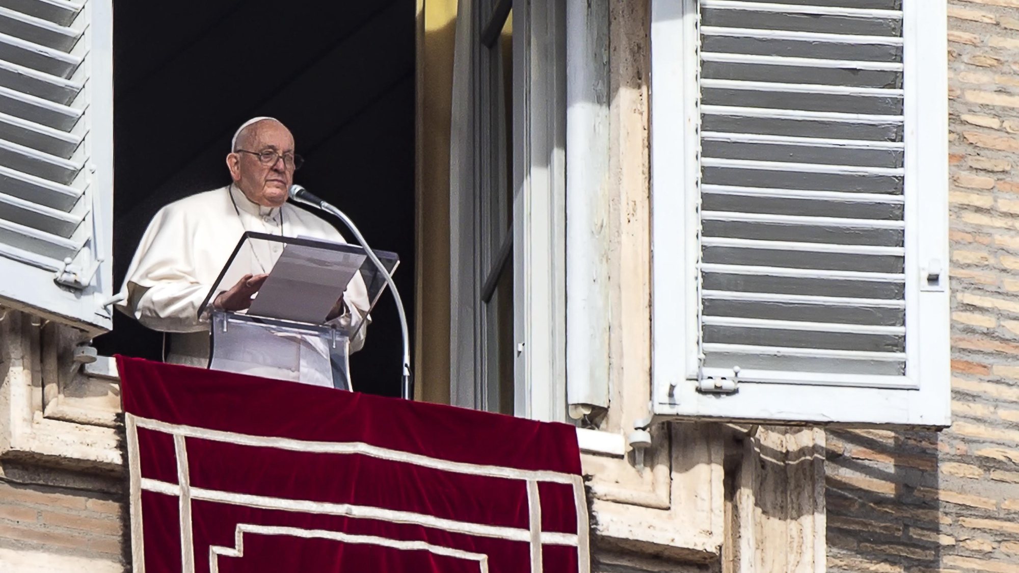 epa11075965 Pope Francis leads the Angelus prayer, traditional Sunday&#039;s prayer, from the window of his office overlooking Saint Peter&#039;s Square, Vatican City, 14 January 2024.  EPA/ANGELO CARCONI