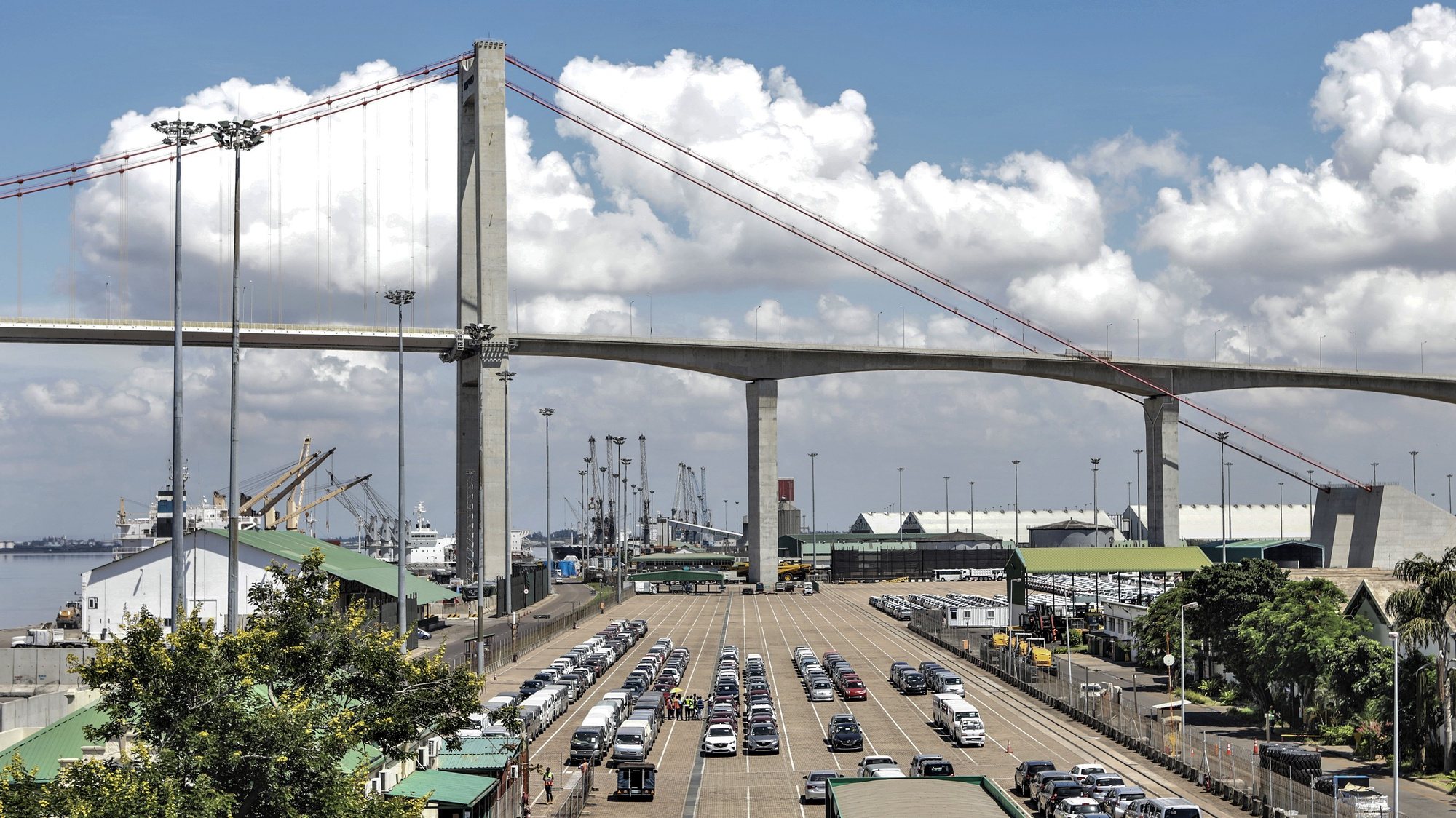 Vista geral do porto de Maputo, em Maputo, Moçambique, 29 de janeiro de 2024. A concessionária do porto de Maputo prevê investir nos próximos três anos 600 milhões de dólares (553,4 milhões de euros) na expansão da infraestrutura portuária, a primeira fase de investimento na adenda ao contrato de concessão, até 2058. (ACOMPANHA TEXTO DA LUSA DO DIA 05 DE JANEIRO DE 2024). LUÍSA NHANTUMBO/LUSA