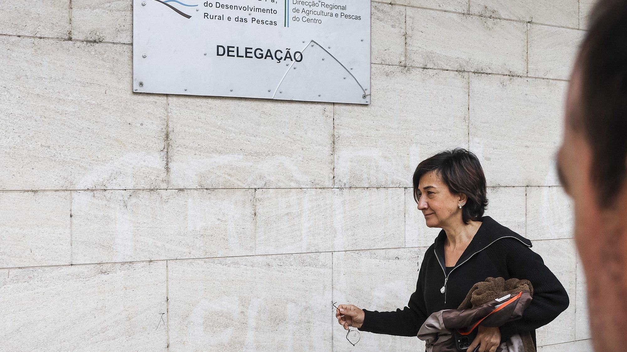 A ministra da Agricultura, Maria do Céu Antunes, à chegada para a reunião com agricultores do Baixo Mondego, na Direção Regional de Agricultura de Coimbra, 6 de fevereiro de 2024. PAULO NOVAIS/LUSA