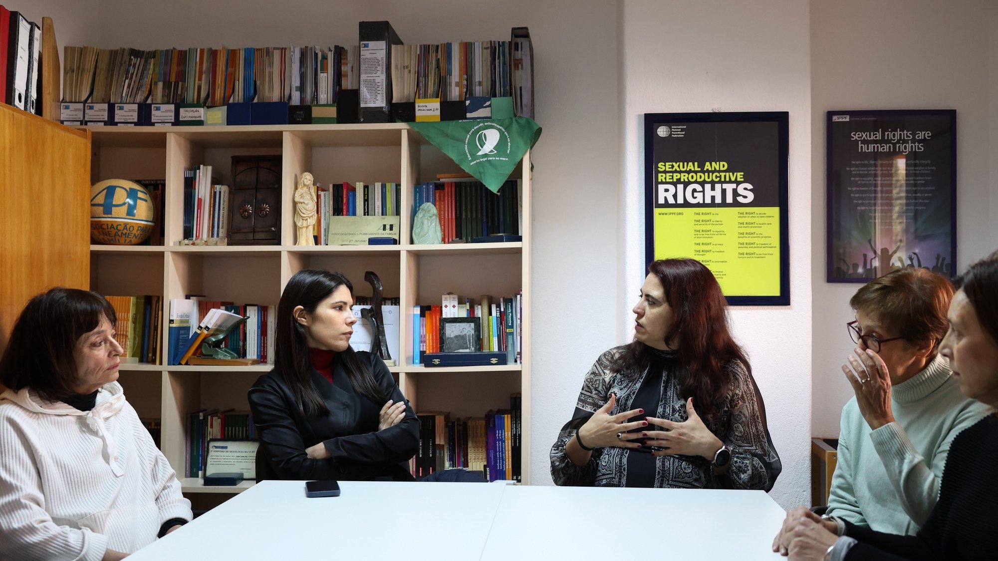 Mariana Mortágua, Coordenadora do Bloco de Esquerda, reune-se com a  Associação para o Planeamento da Família (APF), na sede da APF,  em Lisboa, 09 de fevereiro de 2024.     MANUEL DE ALMEIDA / LUSA