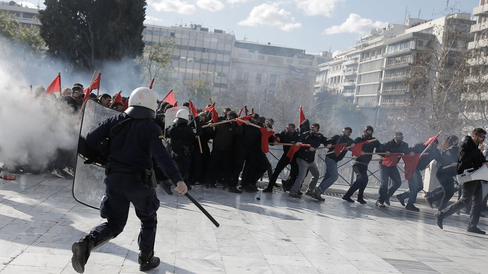 epa11206963 Riot police officers disperse a group of protesters during clashes following an education-sector protest rally in Athens, Greece, 08 March 2024. Greek students protest for the 9th consecutive week against a bill discussed in the Greek Parliament allowing the formation and operation of private universities in Greece. The debate on the bill is expected to be completed on 08 March by 8pm, to be followed by a roll call vote.  EPA/KOSTAS TSIRONIS