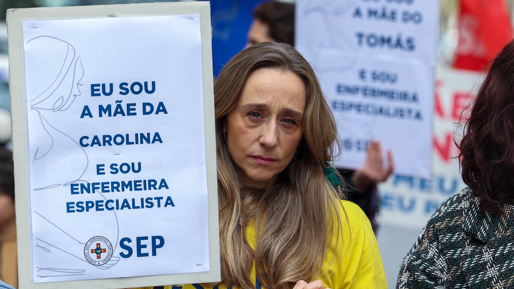Enfermeiras afetas ao Sindicato dos Enfermeiros Portugueses (SEP) em protesto por atos discriminatórios nas suas remunerações manifestam-se no Dia Internacional da Mulher junto ao Ministério da Saúde, Lisboa, 8 de março de 2024.  MANUEL DE ALMEIDA/LUSA