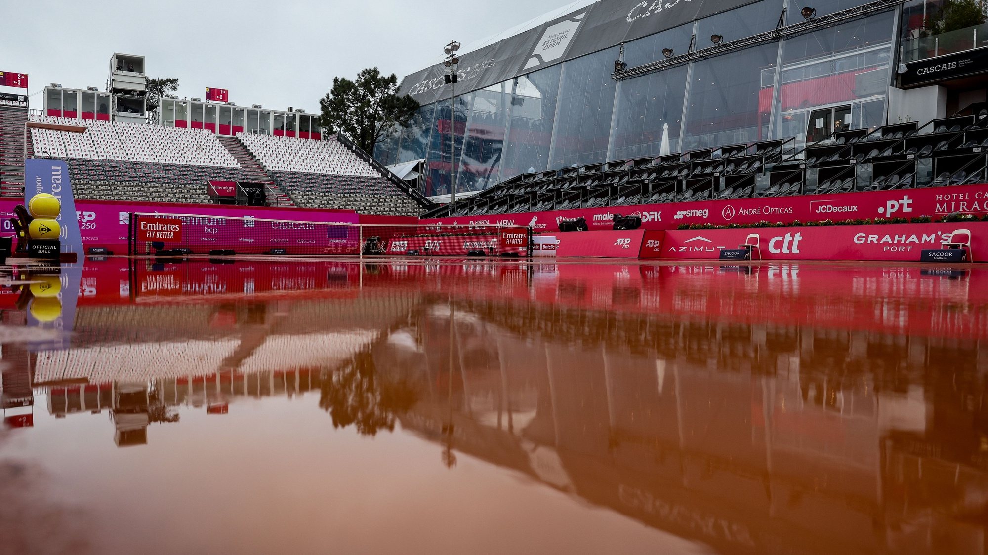 The heavy rain has delayed the game order of the second day of the tennis Estoril Open, on the outskirts of Lisbon, Portugal, 02nd april 2024. TIAGO PETINGA/LUSA