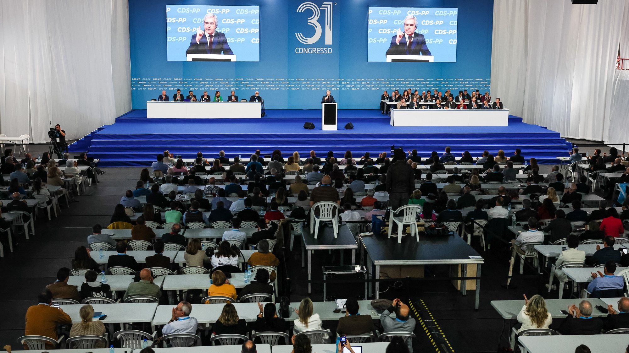 O presidente do CDS-PP, Nuno Melo, durante a apresentação da sua moção de no 31.º Congresso do CDS-PP, no Pavilhão Cidade de Viseu, em Viseu, 20 de abril de 2024. PAULO NOVAIS/LUSA