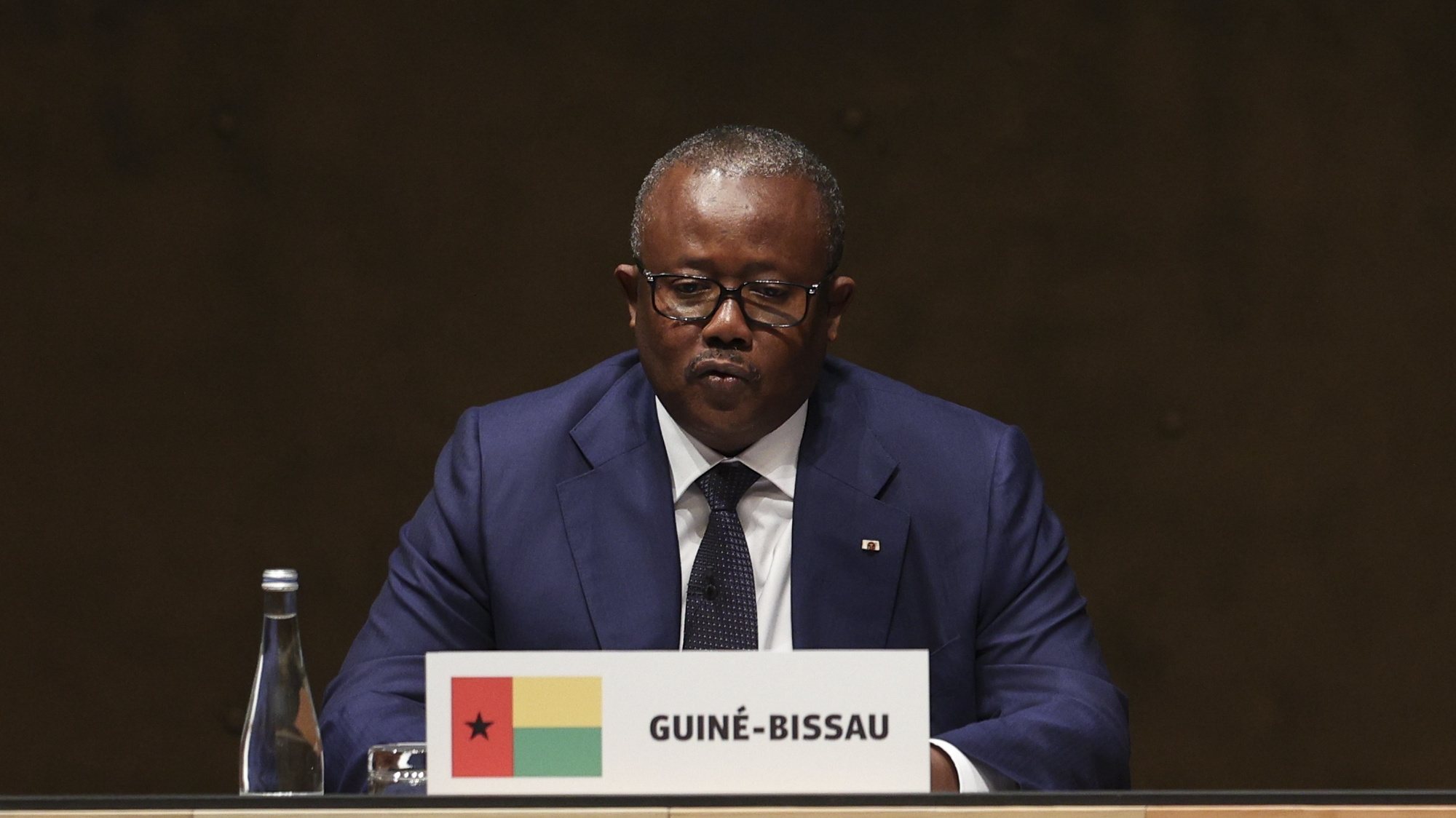 O Presidente da República da Guiné-Bissau, Umaro Sissoco Embalo, intervém na sessão comemorativa do 50º aniversário do 25 de abril de 1974, com os Chefes de Estado irmãos, cuja independência esteve ligada do 25 de abril em Lisboa, 25 de abril de 2024. MIGUEL A. LOPES/LUSA