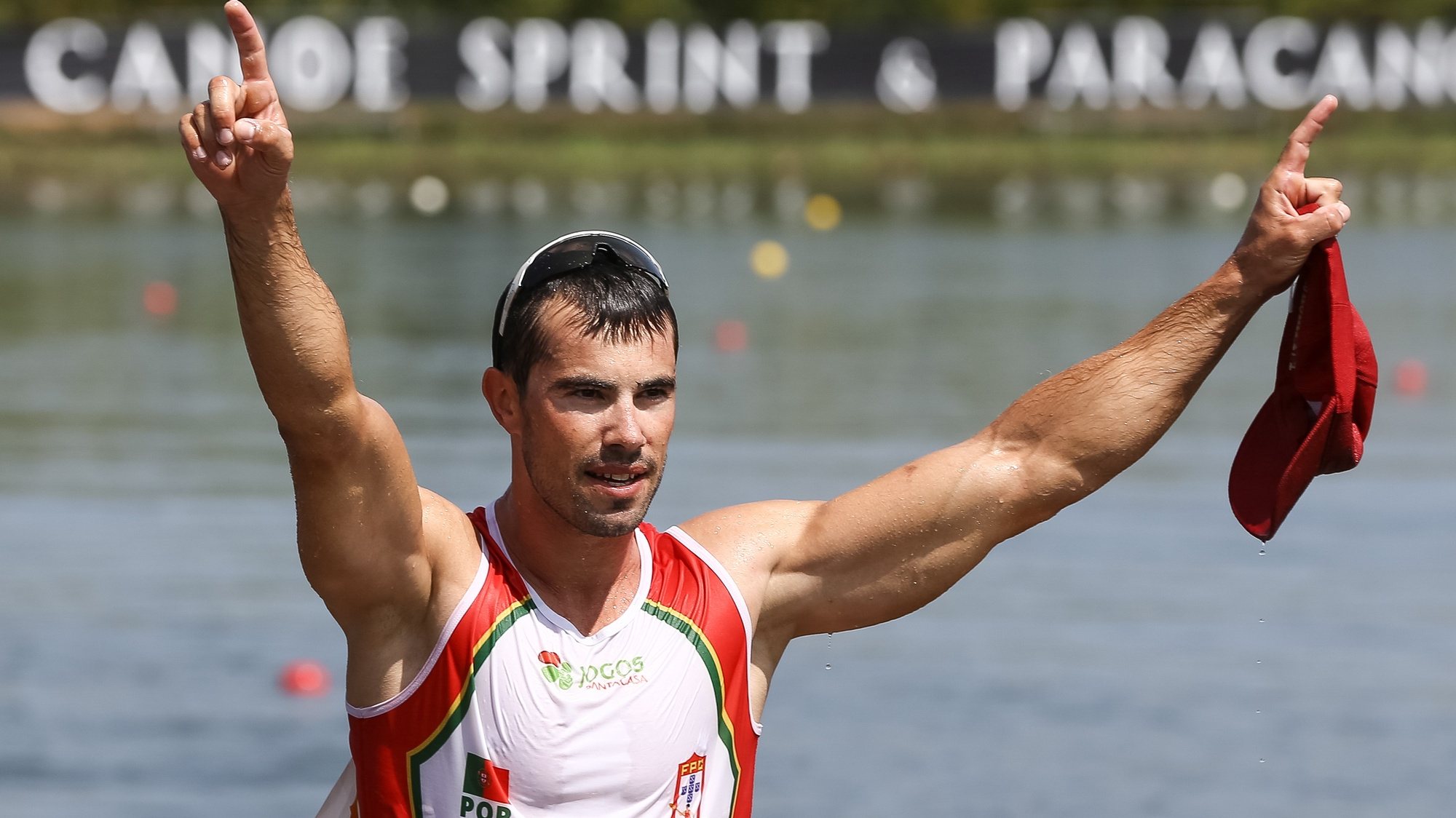 epa06970925 Portugal&#039;s Fernando Pimenta celebrates after win the K1 men Final at 2018 ICF Canoe Sprint World Championships, in Montemor-o-Velho, center of Portugal, 25 August 2018. The event runs from 23 to 26 August.  EPA/PAULO NOVAIS