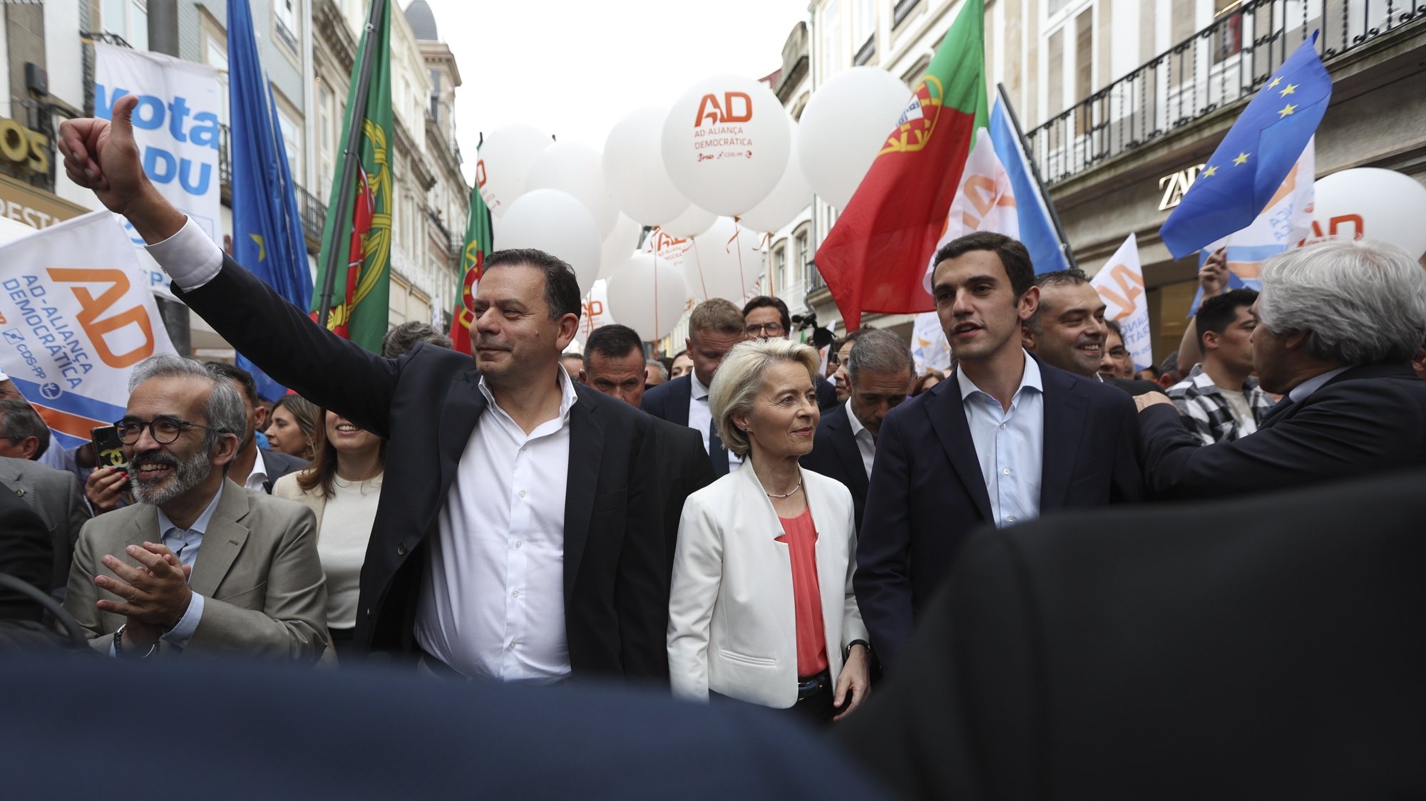 The head of the Democratic Alliance (AD) list for the European elections Sebastiao Bugalho (L), flanked by PSD (Social Democratic Party) leader, Luis Montenegro (2-L), by PSD`s member, Paulo Rangel (L), and by the EPP (European Popular Party) candidate for the presidency of the European Comission, Ursula von der Leyen (C), during a rally, as part of the campaign for the European elections, Porto, Portugal, on 6th June 2024. TIAGO PETINGA/LUSA
