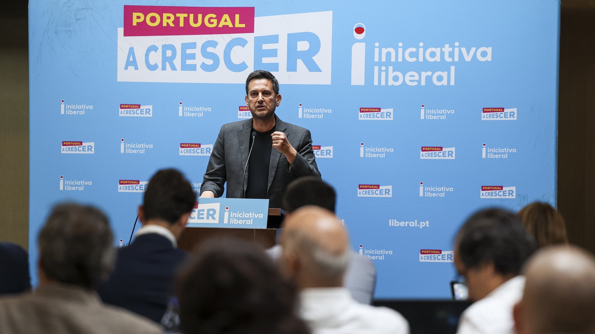 O presidente da Iniciativa Liberal (IL), Rui Rocha, durante a intervenção inicial na reunião do conselho nacional do partido, em Coimbra, 16 de junho de 2024. PAULO NOVAIS/LUSA