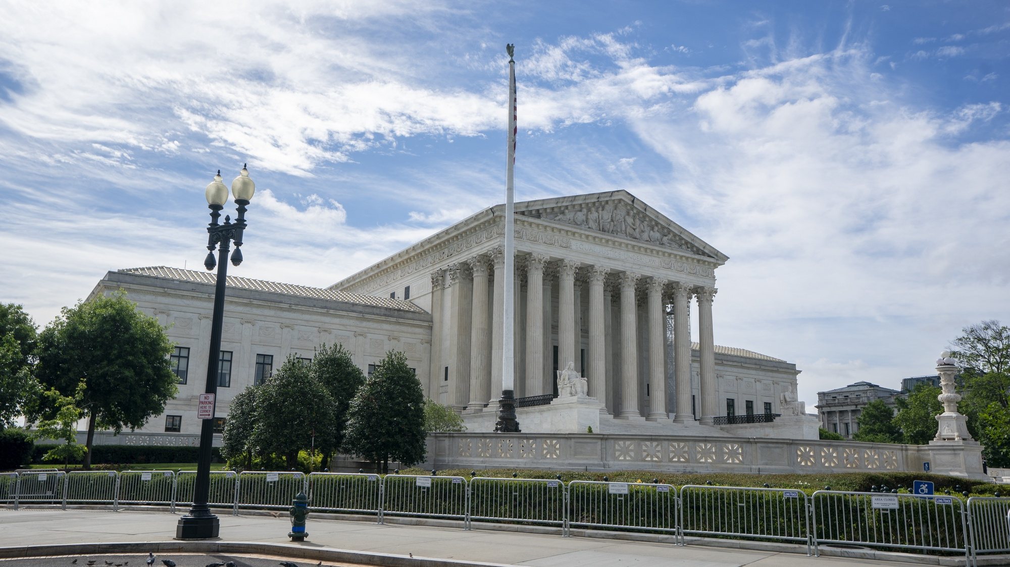 epa11441665 The Supreme Court in Washington, DC, USA, 27 June 2024. In a temporary victory for abortion-rights advocates the Supreme Court dismissed the high profile Idaho abortion case Idaho v. United States.  EPA/SHAWN THEW