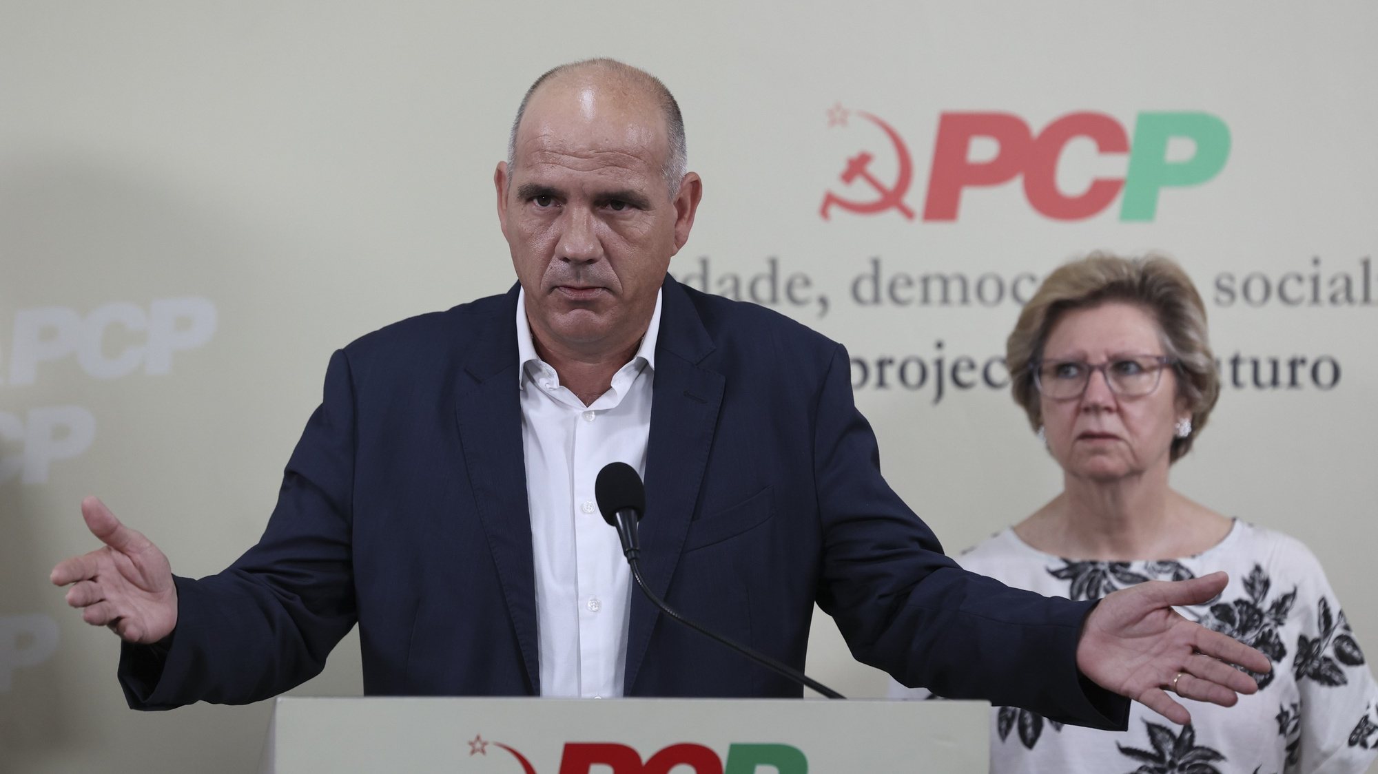 O secretário-geral do Partido Comunista Português (PCP) , Paulo Raimundo, fala aos jornalistas na sede do PCP, em Lisboa, 29 de junho de 2024. MANUEL DE ALMEIDA/LUSA