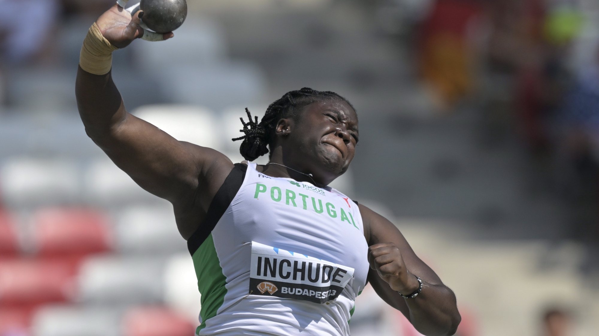 epa10821106 Jessica Inchude of Portugal competes in the Women&#039;s Shot Put qualification of the World Athletic Championships in the National Athletics Centre in Budapest, Hungary, 26 August 2023.  EPA/Tibor Illyes HUNGARY OUT