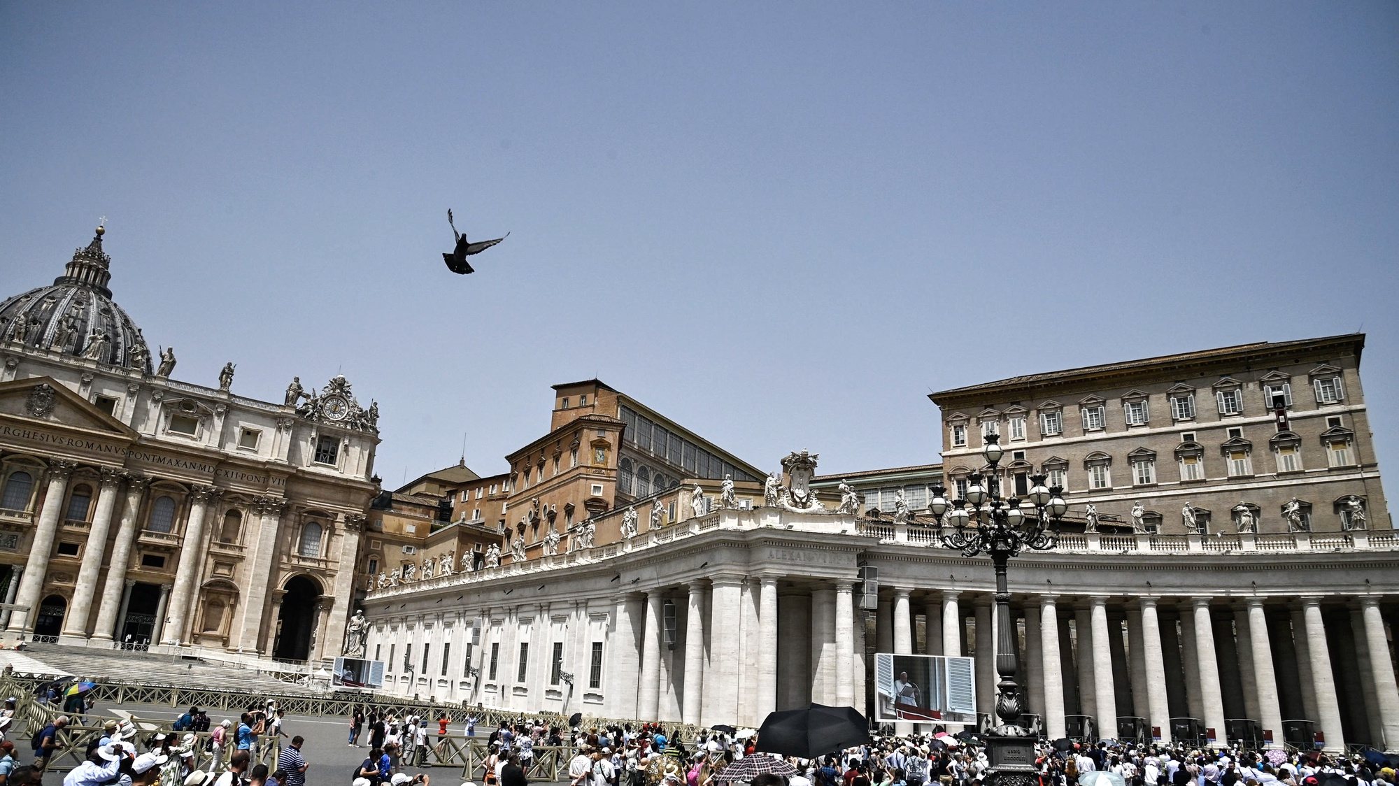 epa11444717 Faithfuls gather to attend Pope Francis&#039; Angelus prayer during the Solemnity of Saints Peter and Paul in Saint Peter&#039;s Square, in Vatican City, 29 June 2024.  EPA/RICCARDO ANTIMIANI