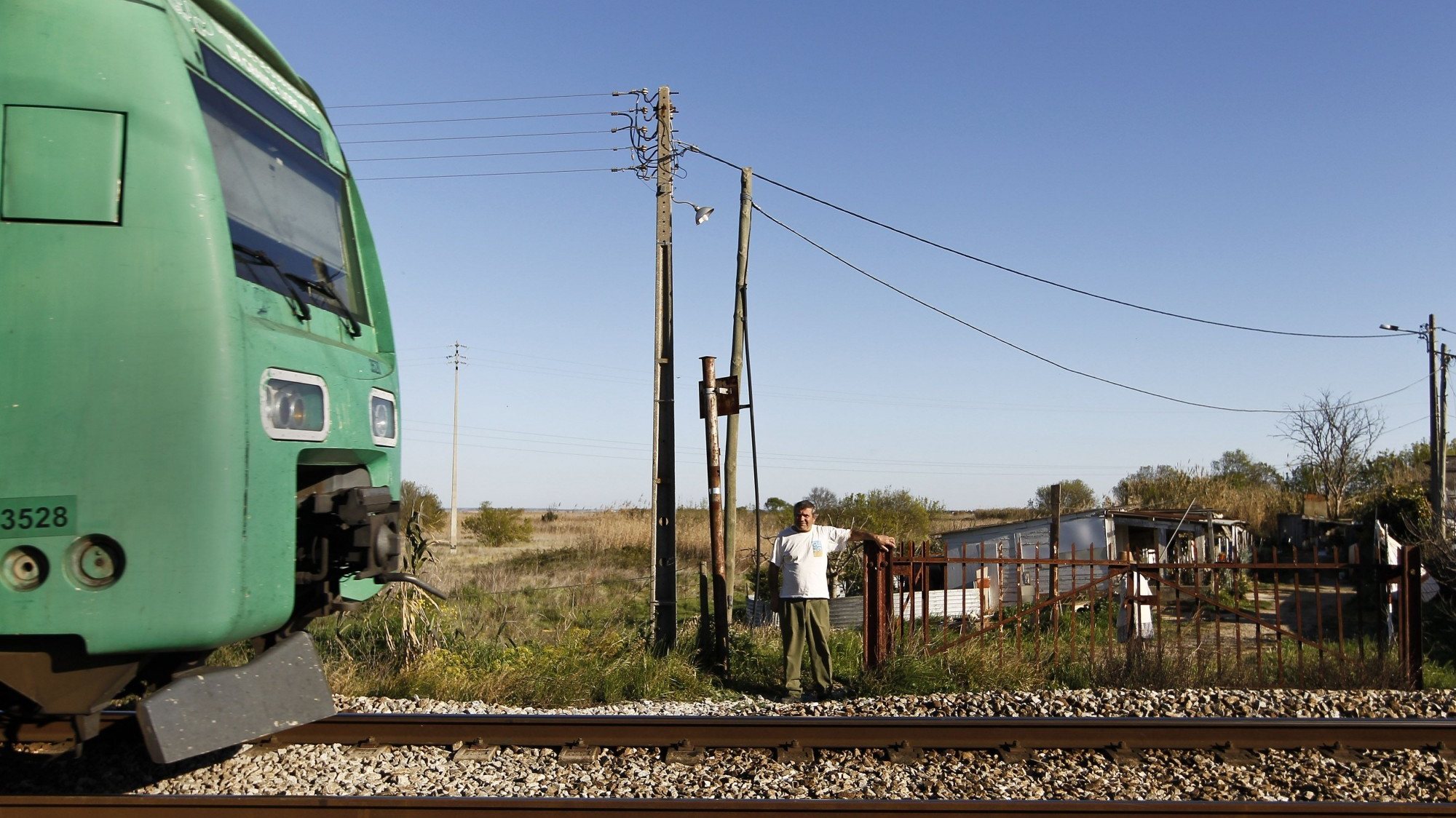O acidente, que levou ao corte da circulação nos dois sentidos, ocorreu a cerca de um quilómetros da estação de Alverca, no sentido Azambuja-Lisboa