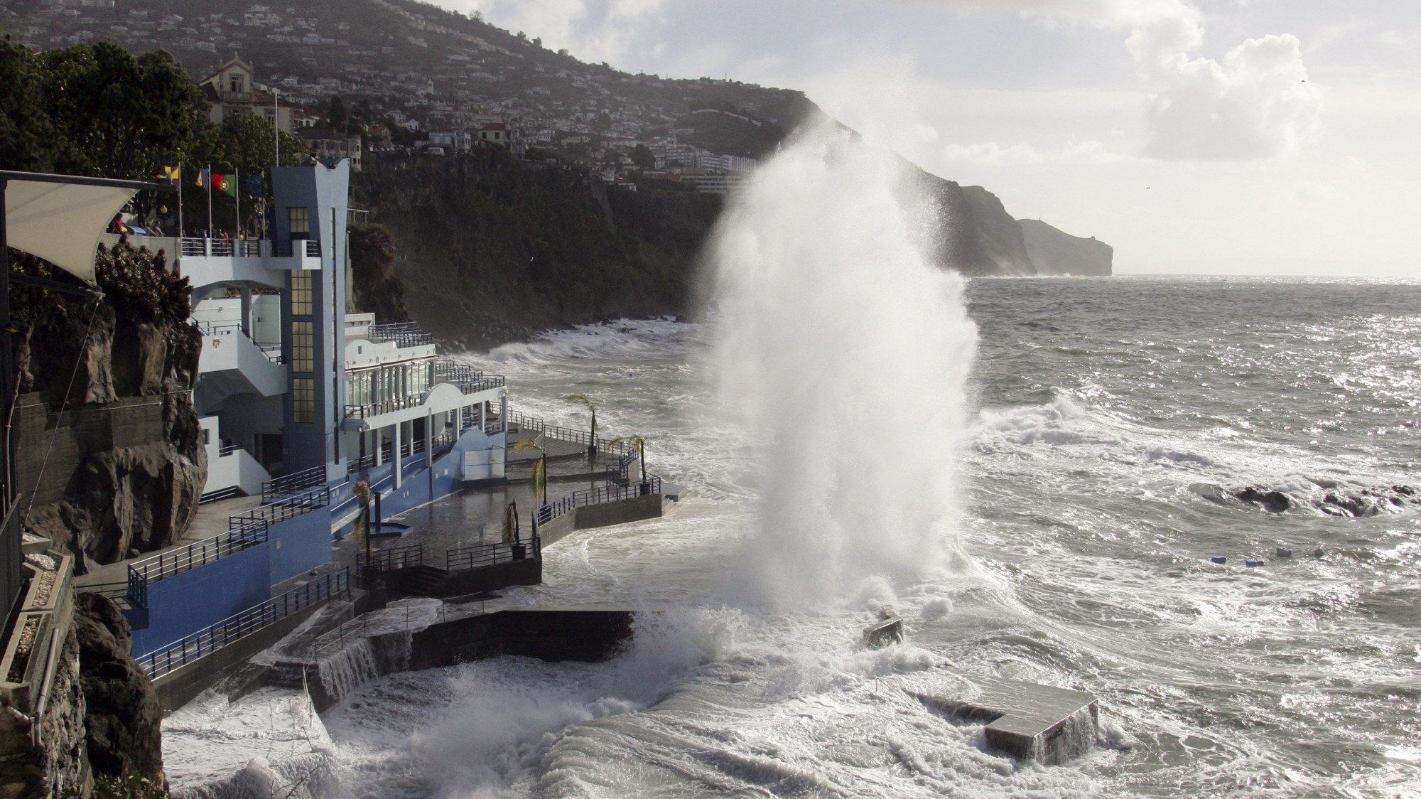 A Capitania do Funchal aconselha os proprietários de embarcações a tomar &quot;as devidas precauções para que estas permaneçam nos portos de abrigo&quot;