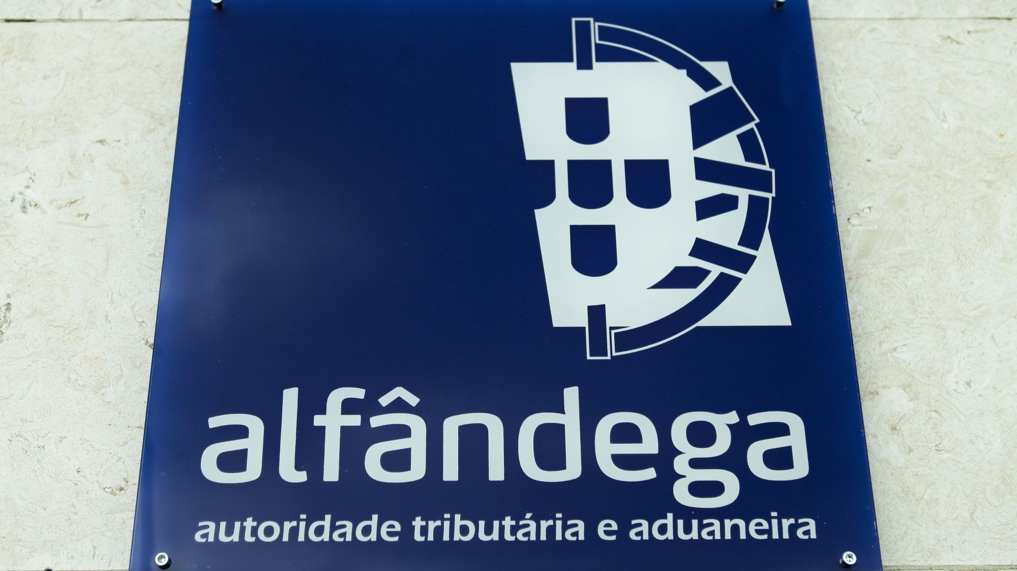 laca identificativa da Alfândega, autoridade tributária e aduaneira em Lisboa