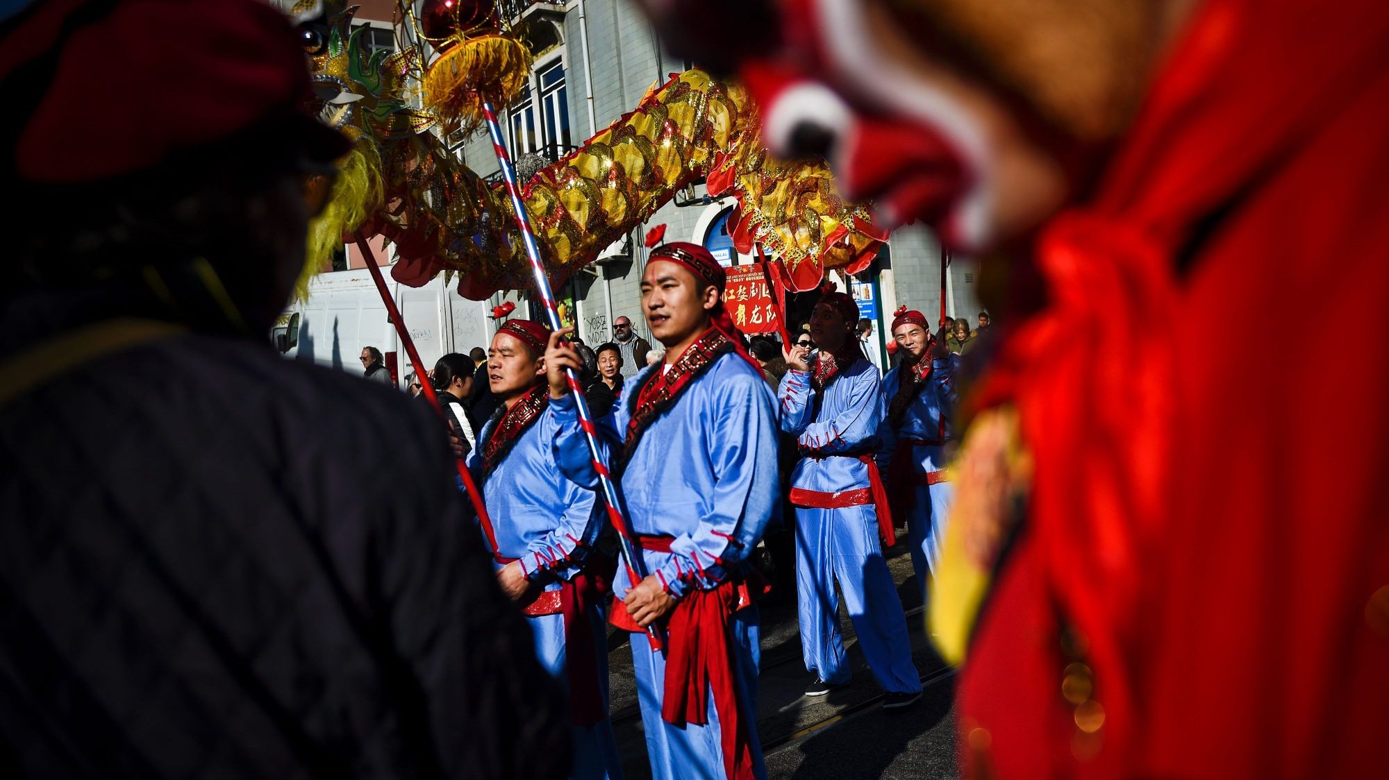 A comunidade chinesa em Lisboa celebra o Novo Ano Chinês nas ruas em janeiro de 2017