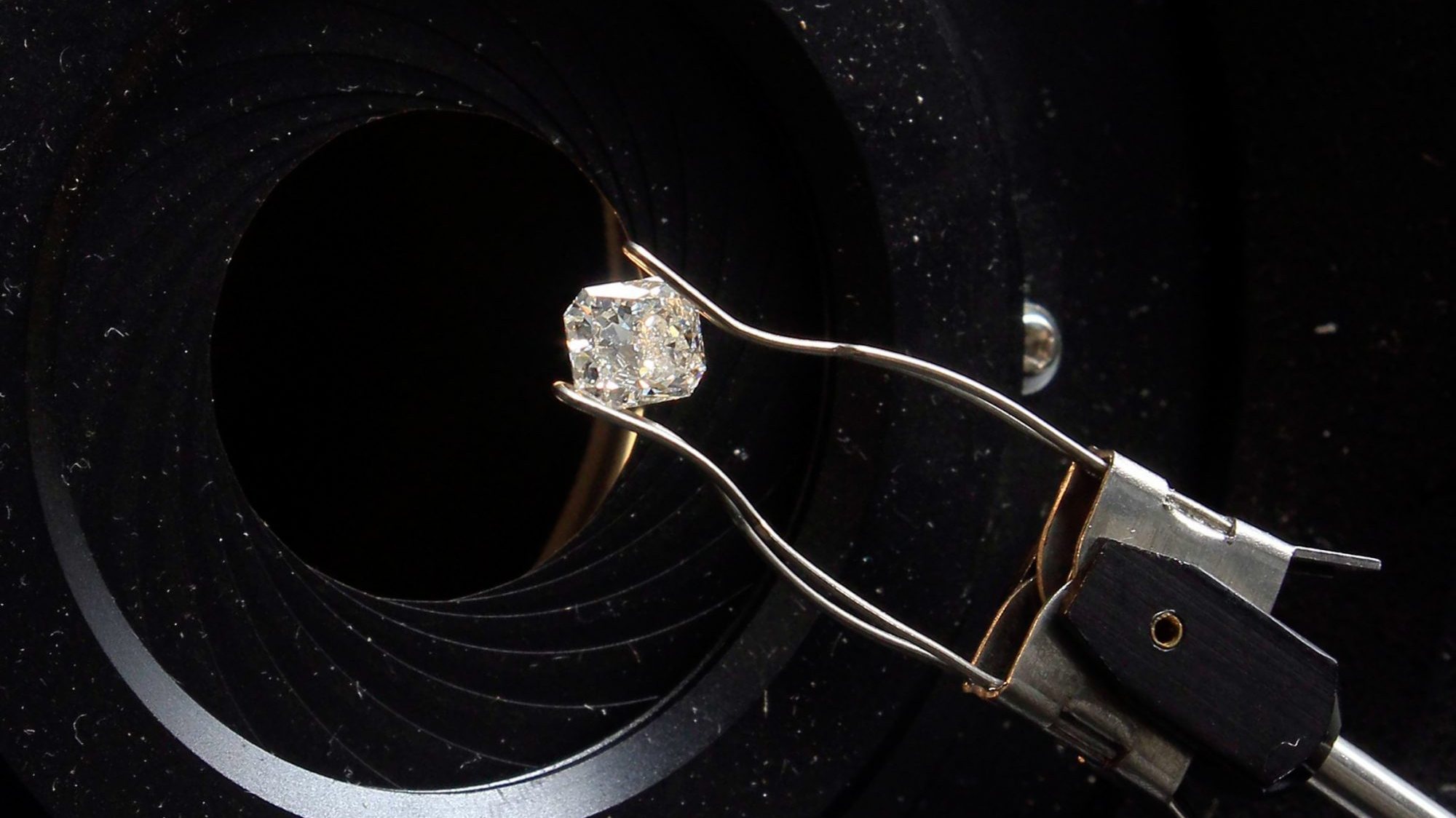 Angola tem nova fábrica de lapidação de diamantes orçada em 4,3 M€