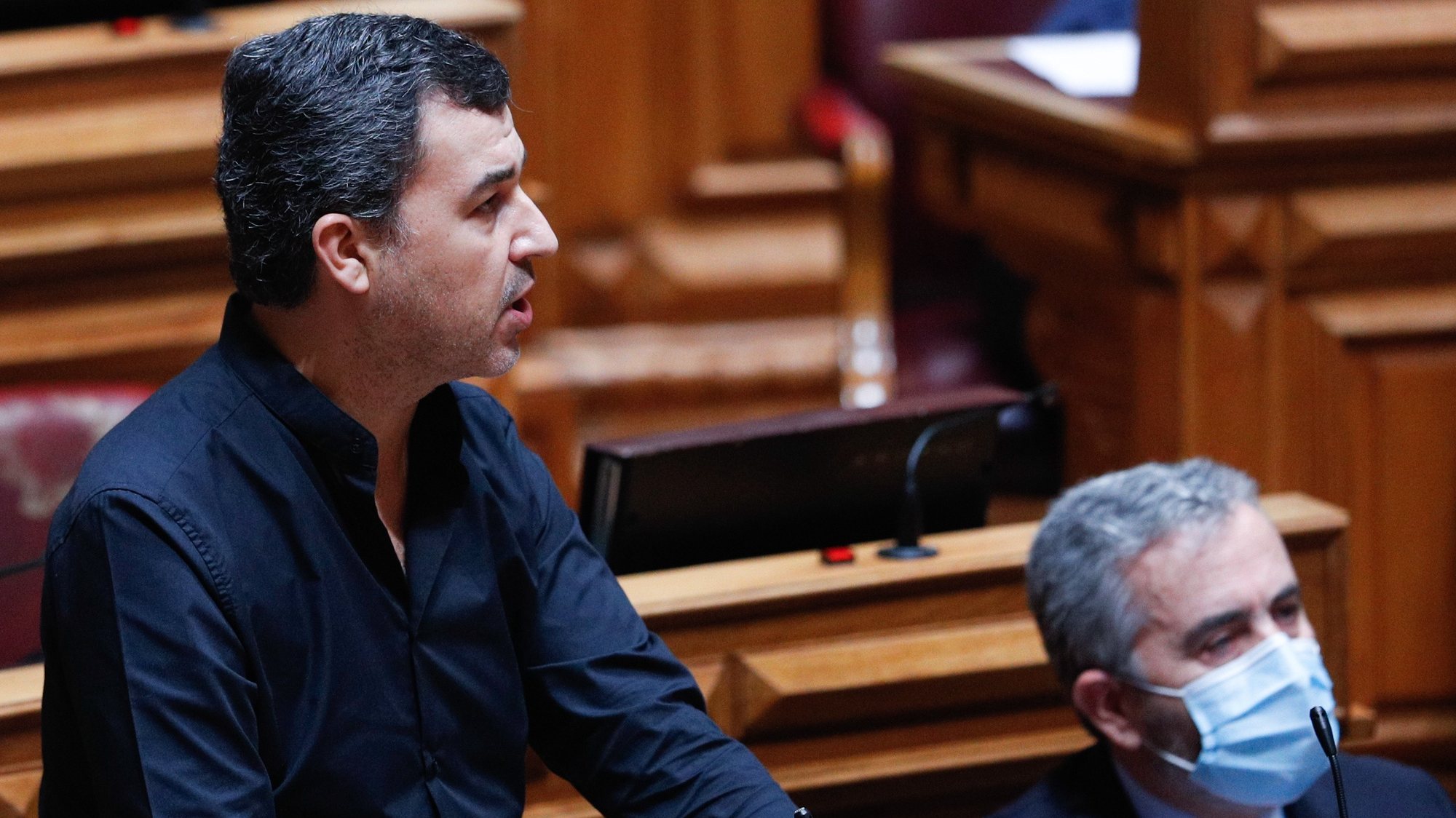O deputado do Partido Pessoas-Animais-Natureza (PAN) André Silva intervém no debate que marca o início da discussão na Especialidade do Orçamento do Estado para 2021, na Assembleia da República, em Lisboa, 20 de novembro de 2020. ANTÓNIO COTRIM/LUSA